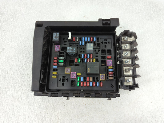 2019-2020 Chevrolet Camaro Fusebox Fuse Box Panel Relay Module P/N:812914718 19085 0524, 84572690 Fits Fits 2019 2020 OEM Used Auto Parts