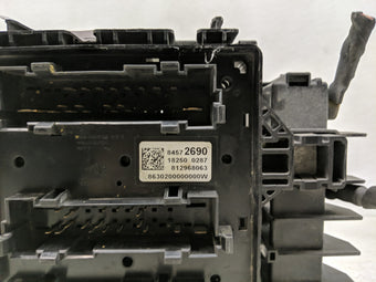 compare product 2019-2020 Chevrolet Camaro Fusebox Fuse Box Panel Relay Module P/N:84572690 812914718, 19085 0524 Fits Fits 2019 2020 OEM Used Auto Parts