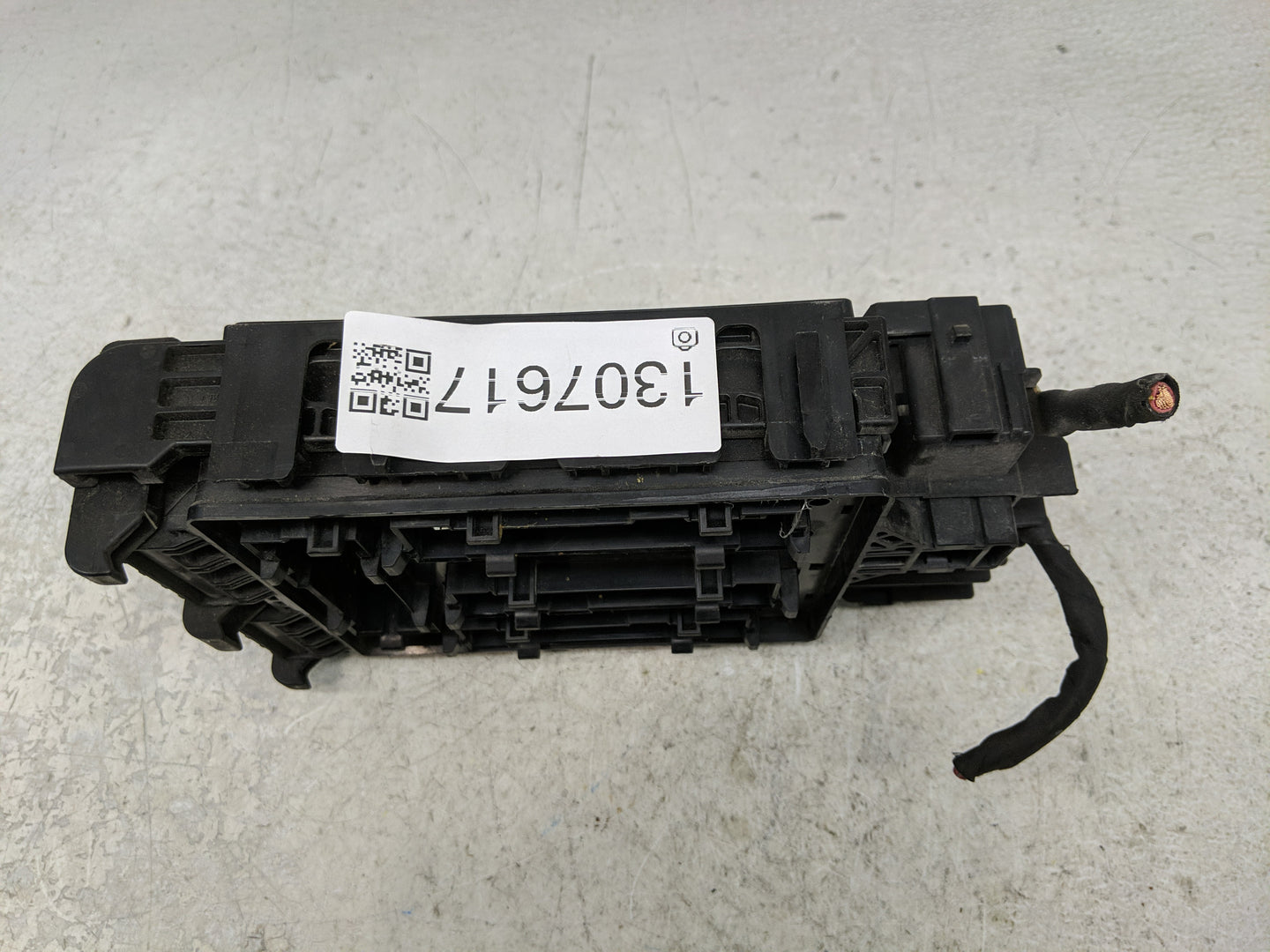 2019-2020 Chevrolet Camaro Fusebox Fuse Box Panel Relay Module P/N:84572690 812914718, 19085 0524 Fits Fits 2019 2020 OEM Us