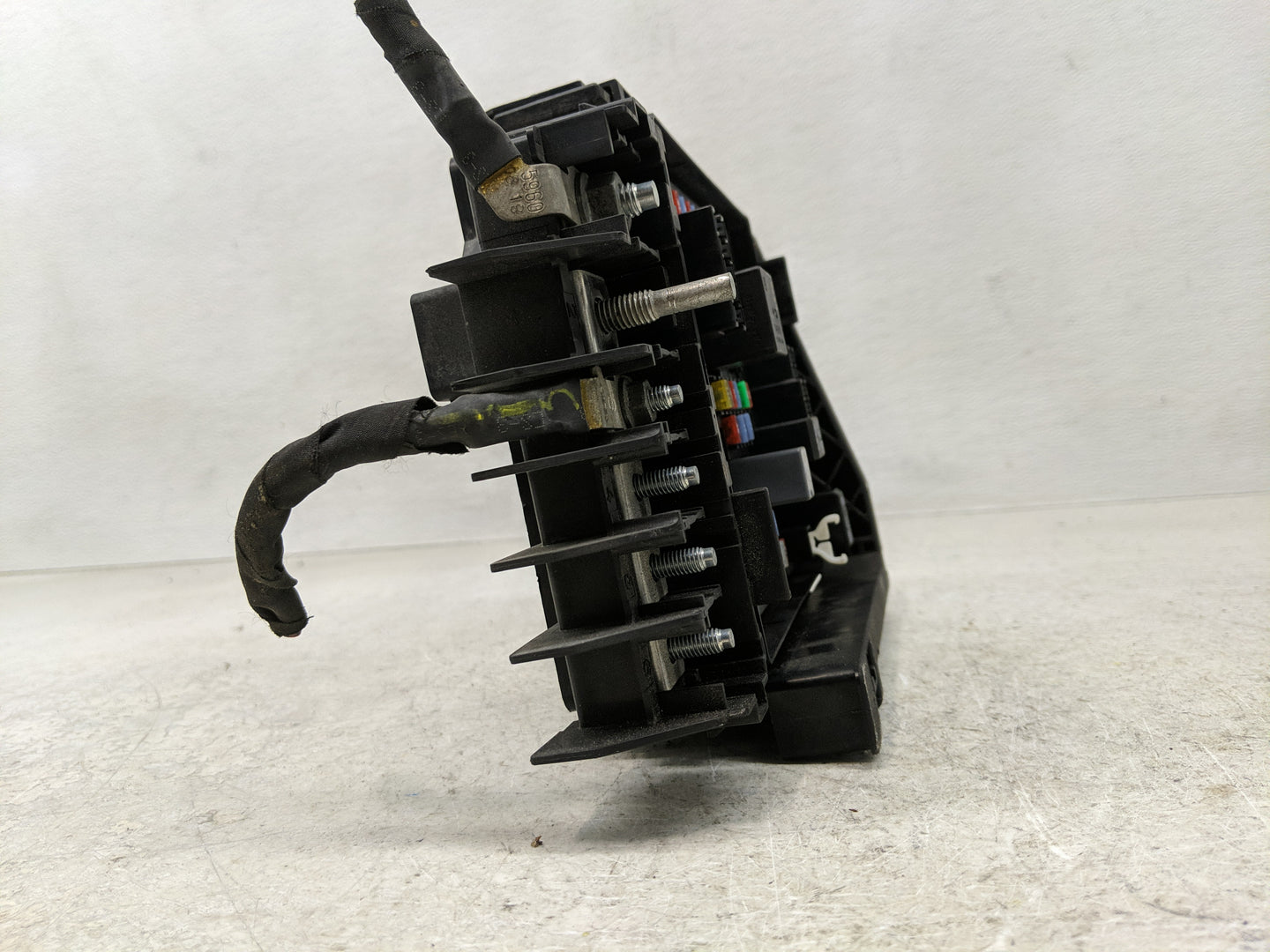 2019-2020 Chevrolet Camaro Fusebox Fuse Box Panel Relay Module P/N:84572690 812914718, 19085 0524 Fits Fits 2019 2020 OEM Us