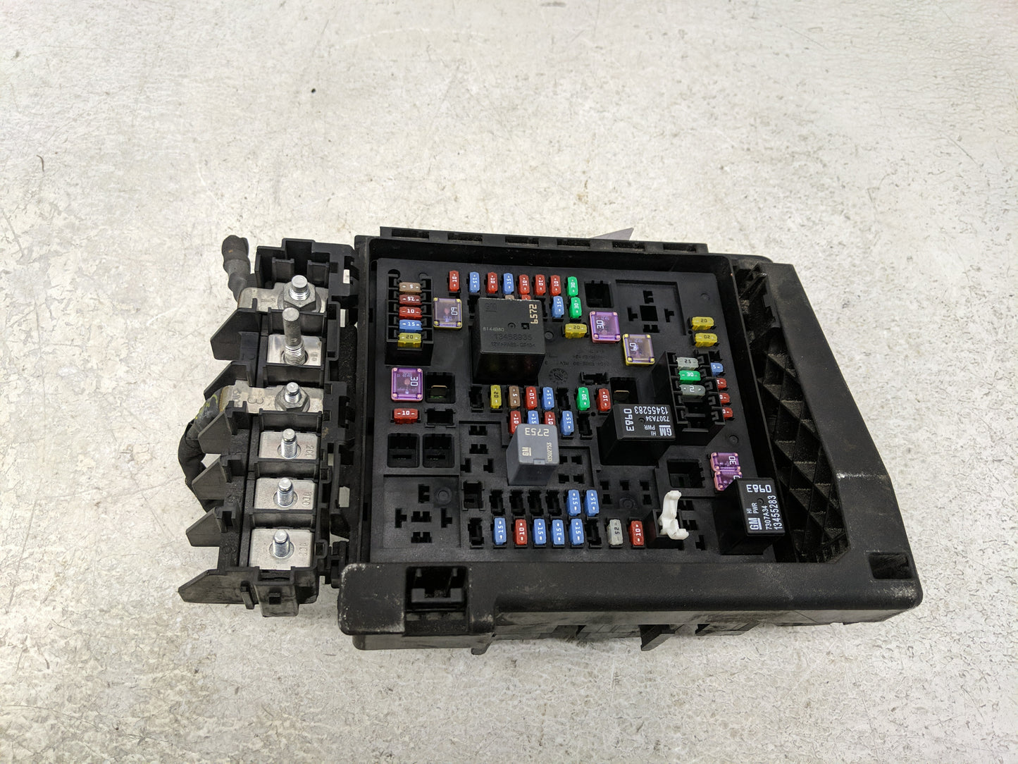 2019-2020 Chevrolet Camaro Fusebox Fuse Box Panel Relay Module P/N:84572690 812914718, 19085 0524 Fits Fits 2019 2020 OEM Us