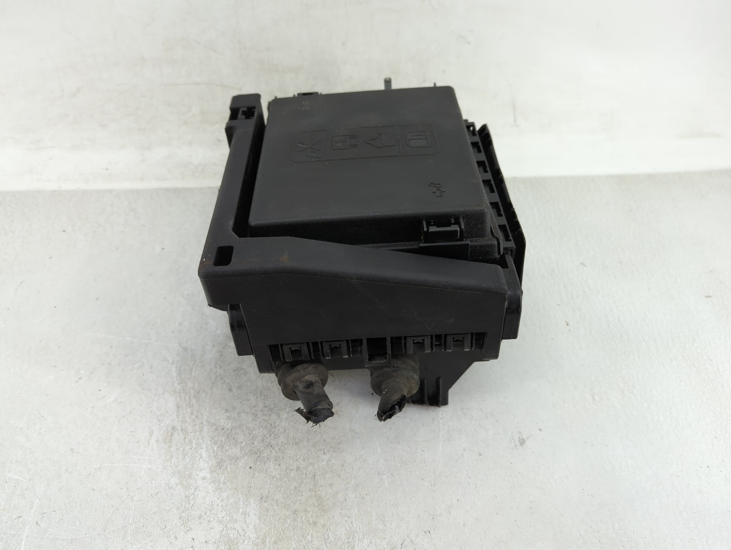 2019-2020 Chevrolet Camaro Fusebox Fuse Box Panel Relay Module Fits Fits 2019 2020 OEM Used Auto Parts - Oemusedautoparts1.c