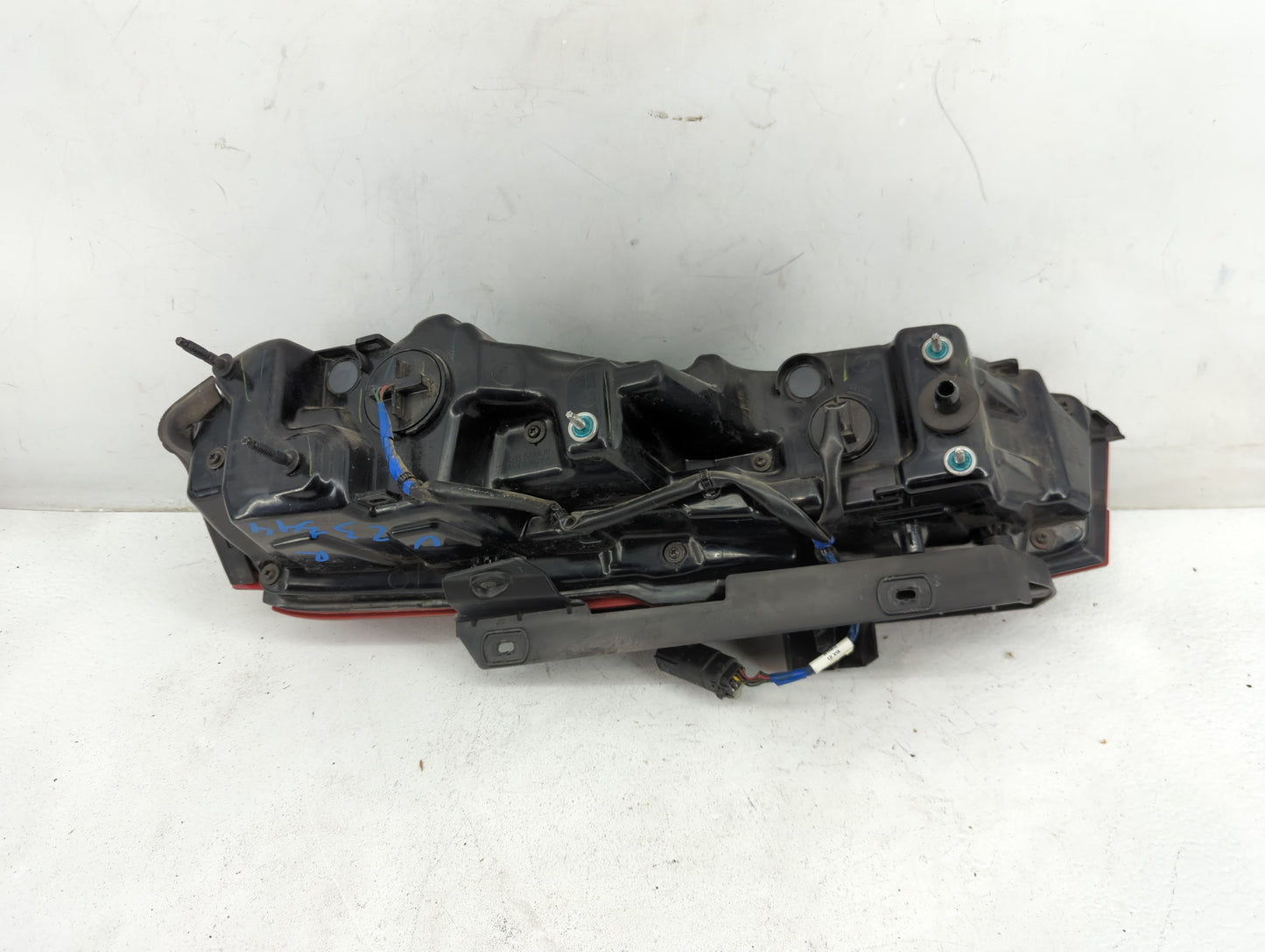 2019-2021 Chevrolet Camaro Tail Light Assembly Passenger Right OEM P/N:84529731 Fits Fits 2019 2020 2021 OEM Used Auto Parts