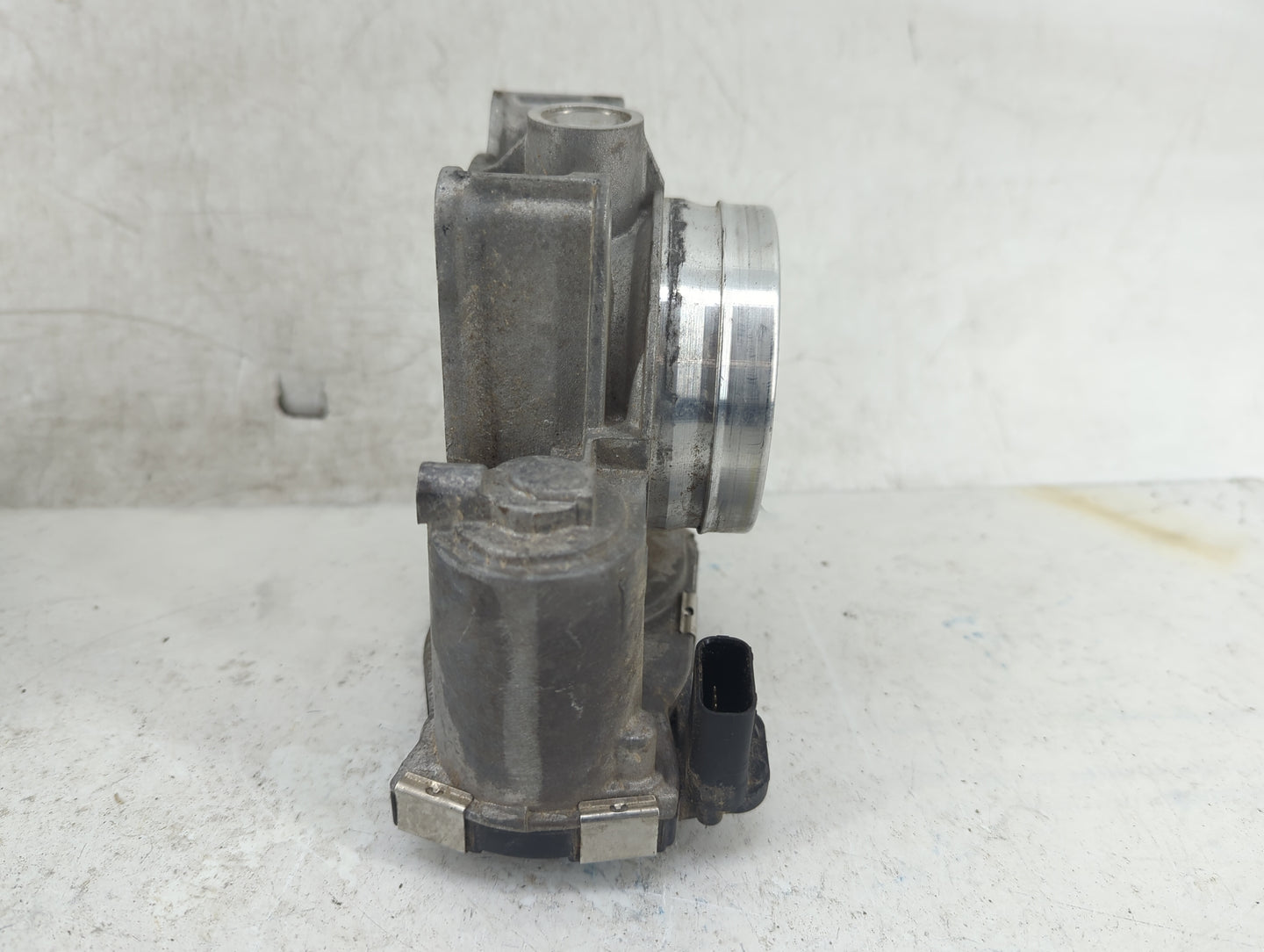 2016-2021 Chevrolet Camaro Throttle Body P/N:12681472AA Fits Fits 2013 2014 2015 2016 2017 2018 2019 2020 2021 OEM Used Auto
