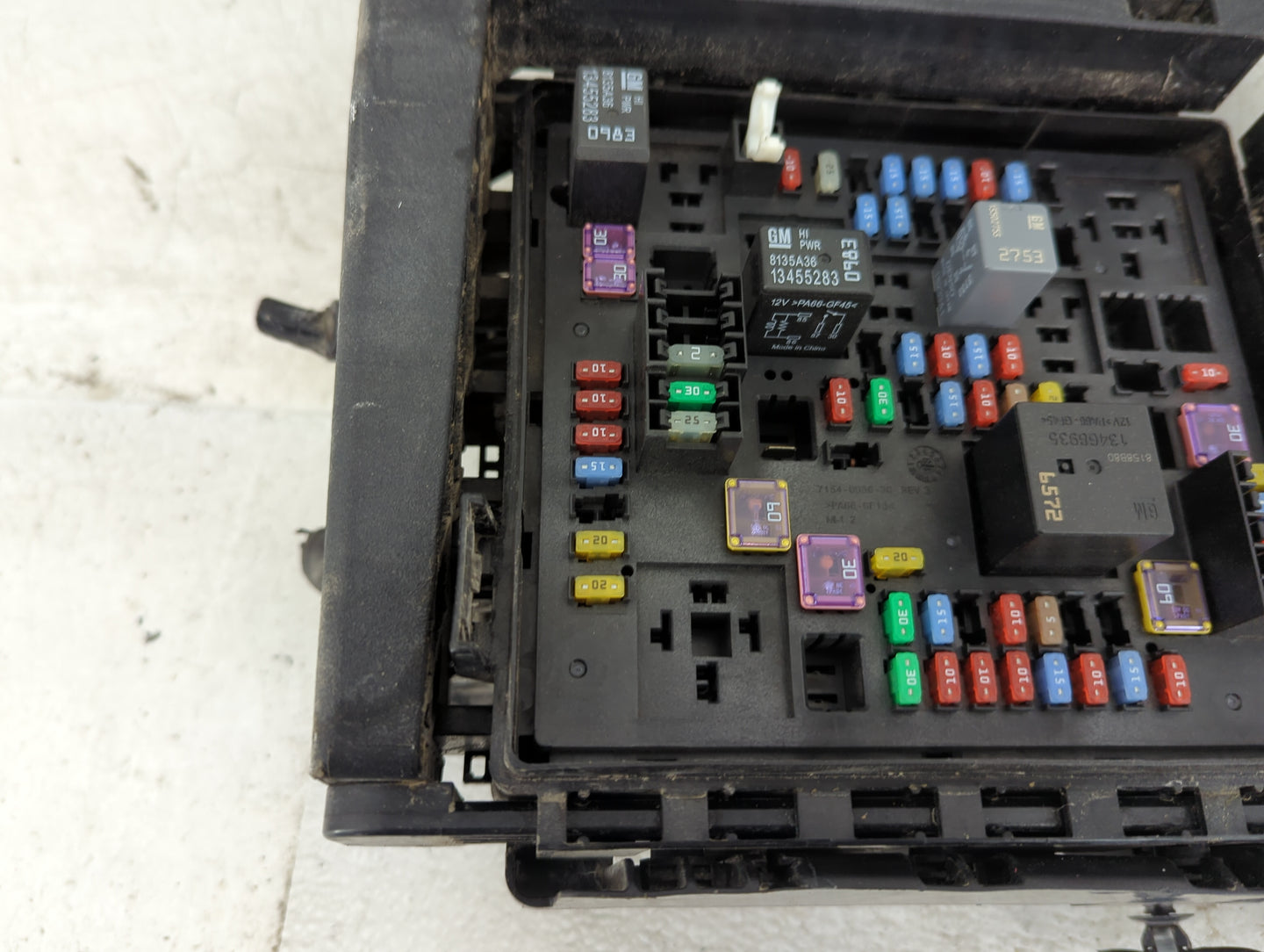 2019 Chevrolet Camaro Fusebox Fuse Box Panel Relay Module P/N:13455283 8135A36, 13468935, 84471857, 545324639 Fits OEM Used 