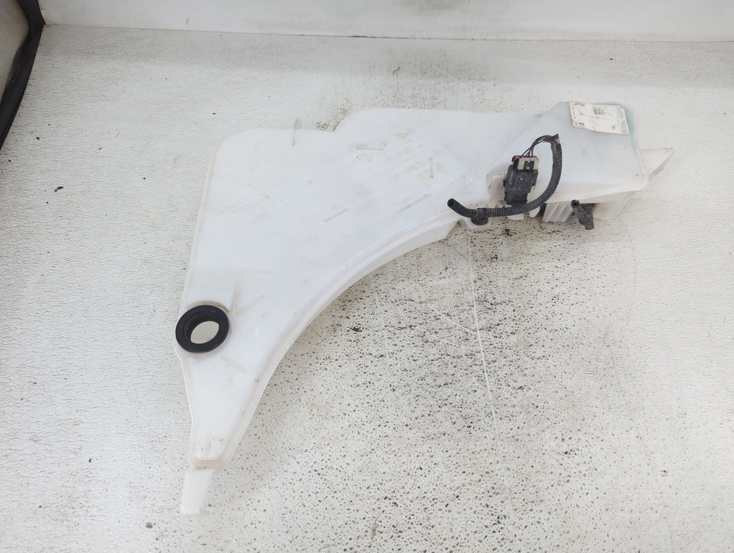 2018-2021 Chevrolet Camaro Windshield Washer Fluid Reservoir Bottle Oem - Oemusedautoparts1.com