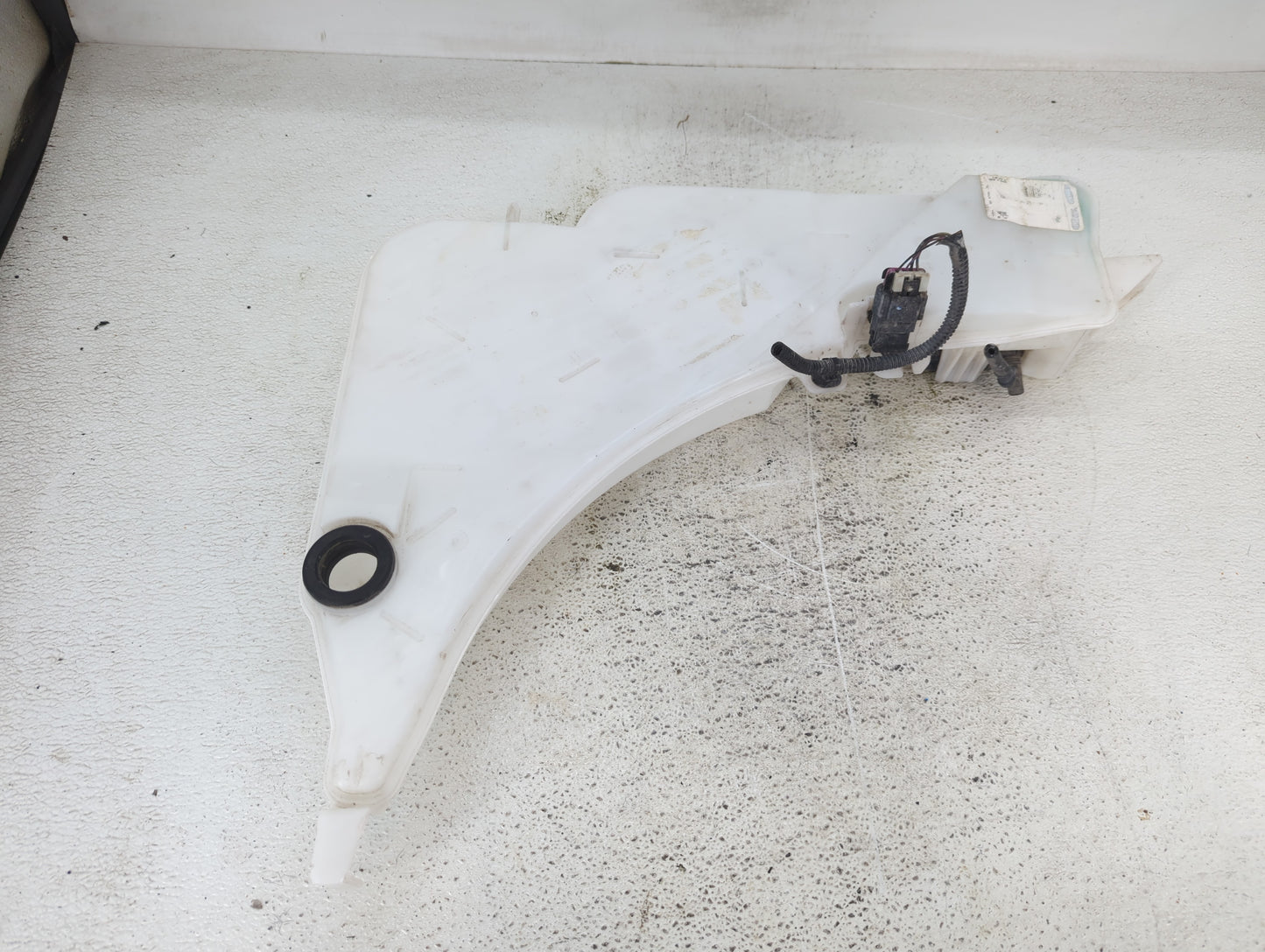 2018-2021 Chevrolet Camaro Windshield Washer Fluid Reservoir Bottle Oem - Oemusedautoparts1.com