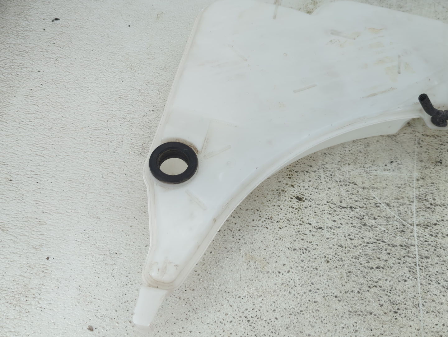 2018-2021 Chevrolet Camaro Windshield Washer Fluid Reservoir Bottle Oem - Oemusedautoparts1.com