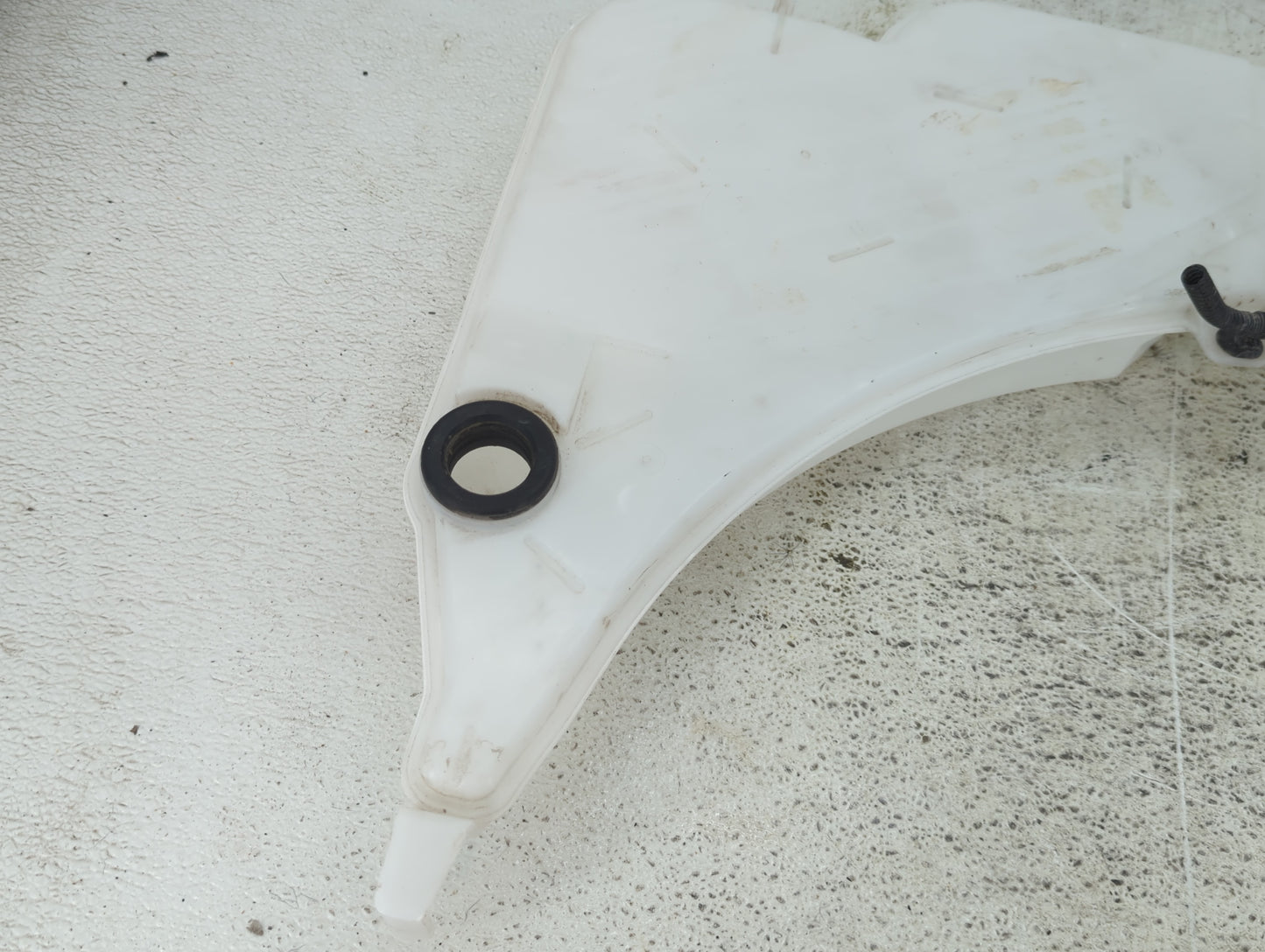 2018-2021 Chevrolet Camaro Windshield Washer Fluid Reservoir Bottle Oem - Oemusedautoparts1.com
