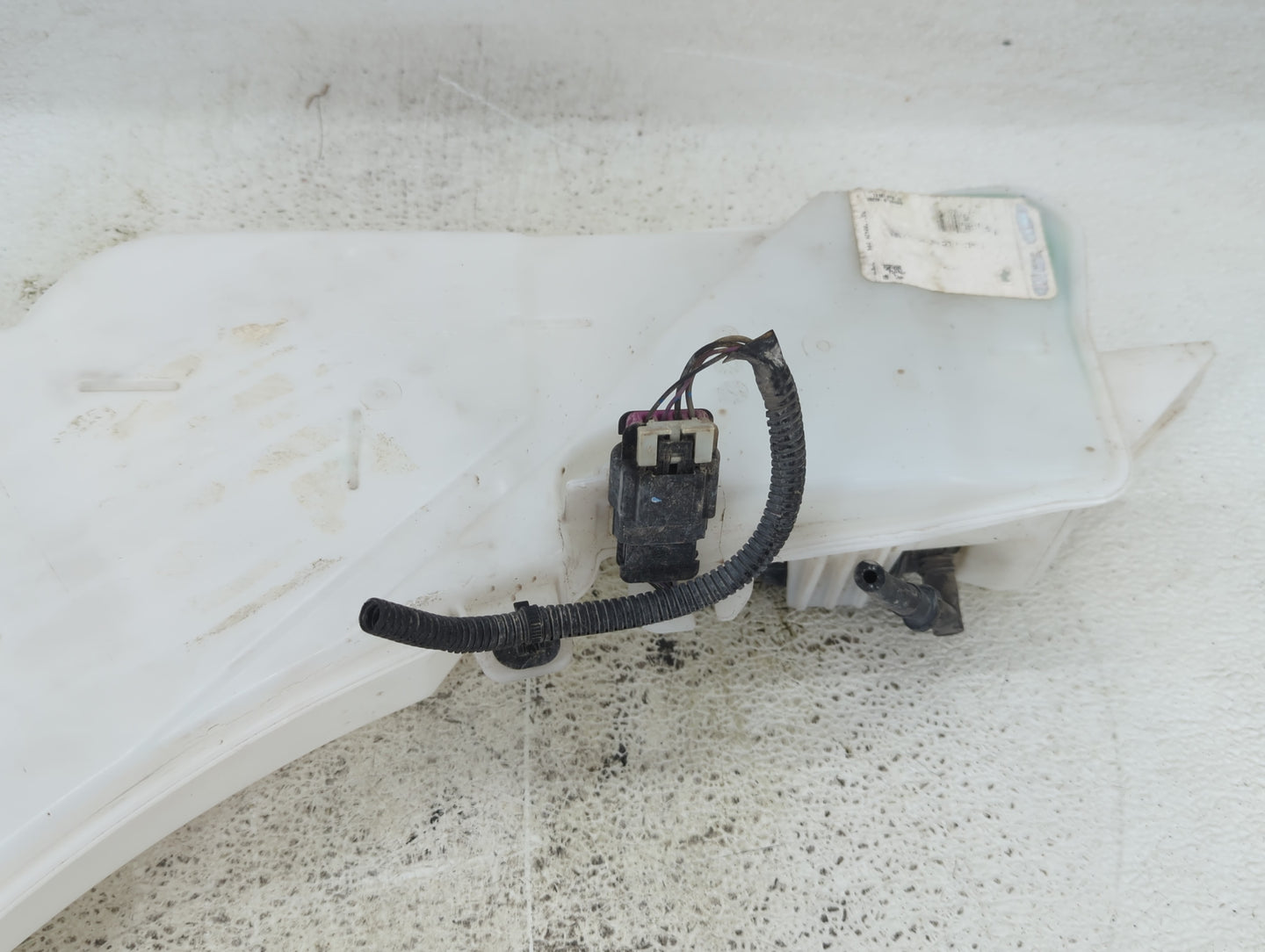 2018-2021 Chevrolet Camaro Windshield Washer Fluid Reservoir Bottle Oem - Oemusedautoparts1.com