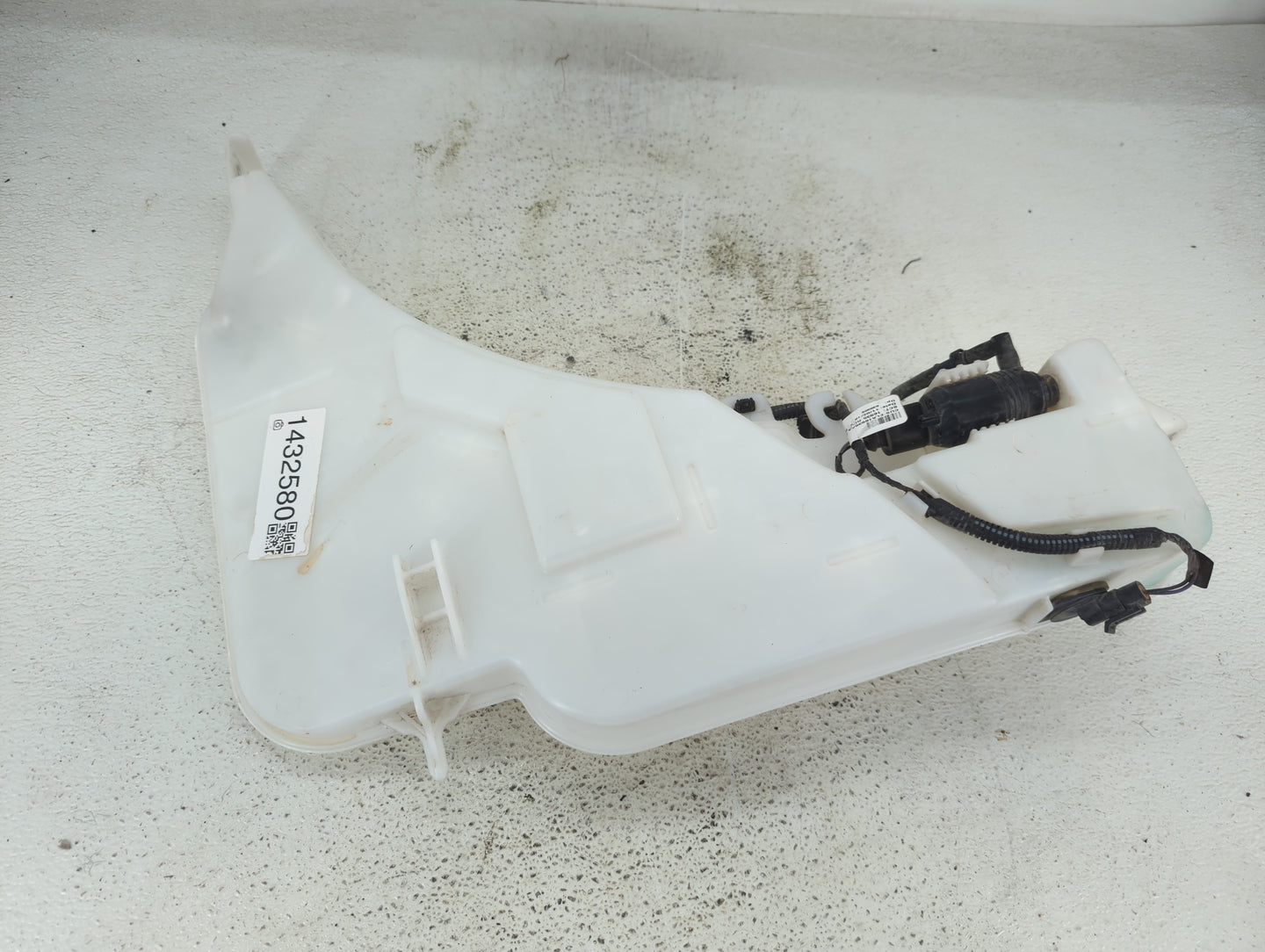 2018-2021 Chevrolet Camaro Windshield Washer Fluid Reservoir Bottle Oem - Oemusedautoparts1.com