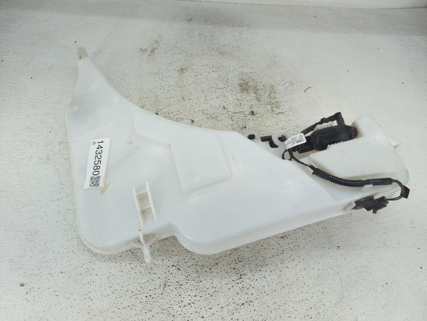 2018-2021 Chevrolet Camaro Windshield Washer Fluid Reservoir Bottle Oem - Oemusedautoparts1.com