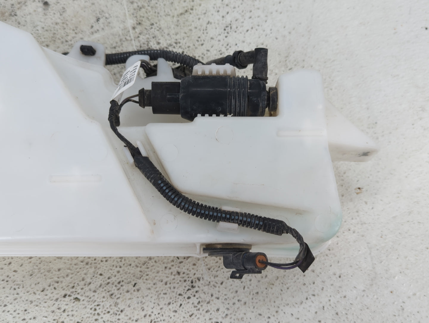 2018-2021 Chevrolet Camaro Windshield Washer Fluid Reservoir Bottle Oem - Oemusedautoparts1.com
