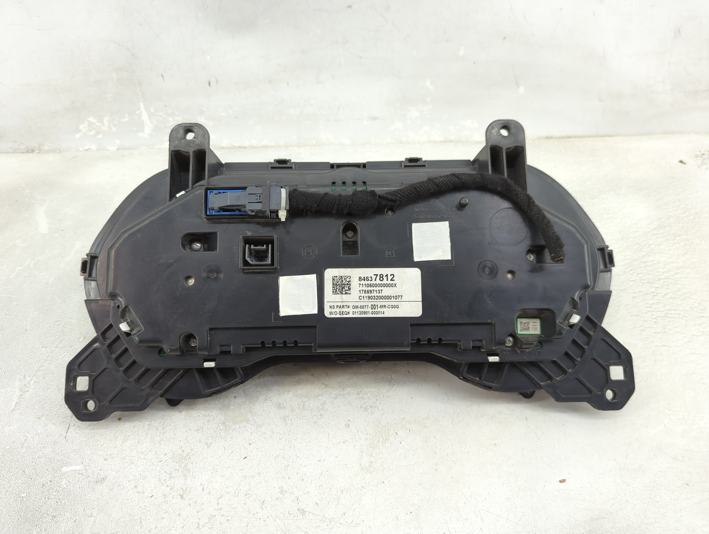 2019-2020 Chevrolet Camaro Instrument Cluster Speedometer Gauges P/N:84637812 Fits Fits 2019 2020 OEM Used Auto Parts - Oemu