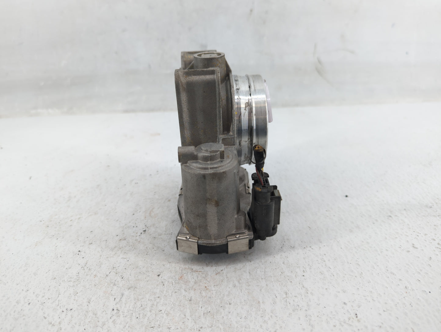 2016-2021 Chevrolet Camaro Throttle Body P/N:12681472AA Fits Fits 2013 2014 2015 2016 2017 2018 2019 2020 2021 OEM Used Auto
