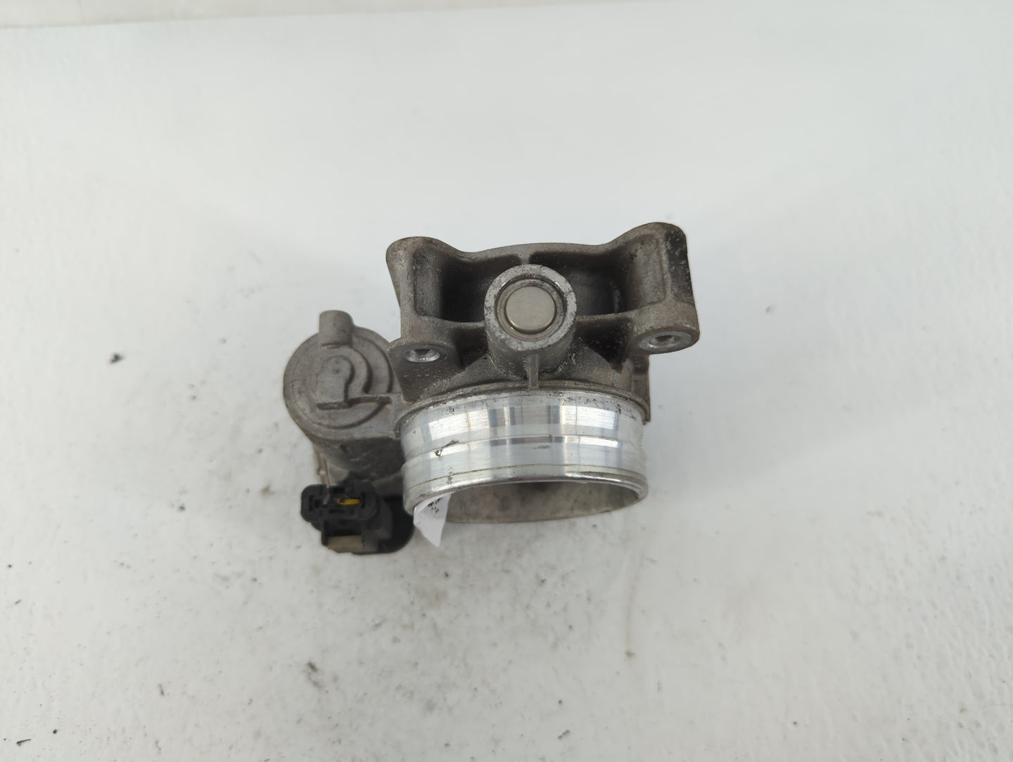 2016-2021 Chevrolet Camaro Throttle Body Fits Fits 2013 2014 2015 2016 2017 2018 2019 2020 2021 OEM Used Auto Parts - Oemuse