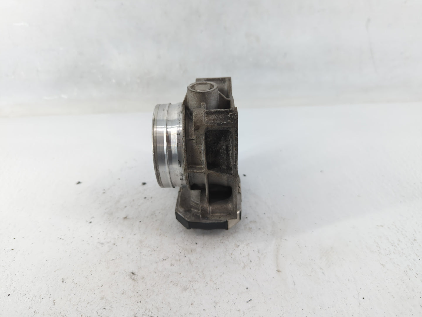 2016-2021 Chevrolet Camaro Throttle Body Fits Fits 2013 2014 2015 2016 2017 2018 2019 2020 2021 OEM Used Auto Parts - Oemuse