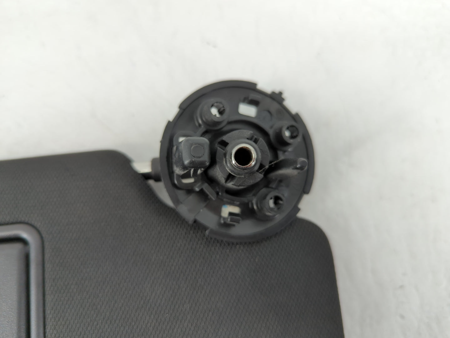 2021 Chevrolet Camaro Sun Visor Shade Replacement Passenger Right Mirror Fits OEM Used Auto Parts - Oemusedautoparts1.com