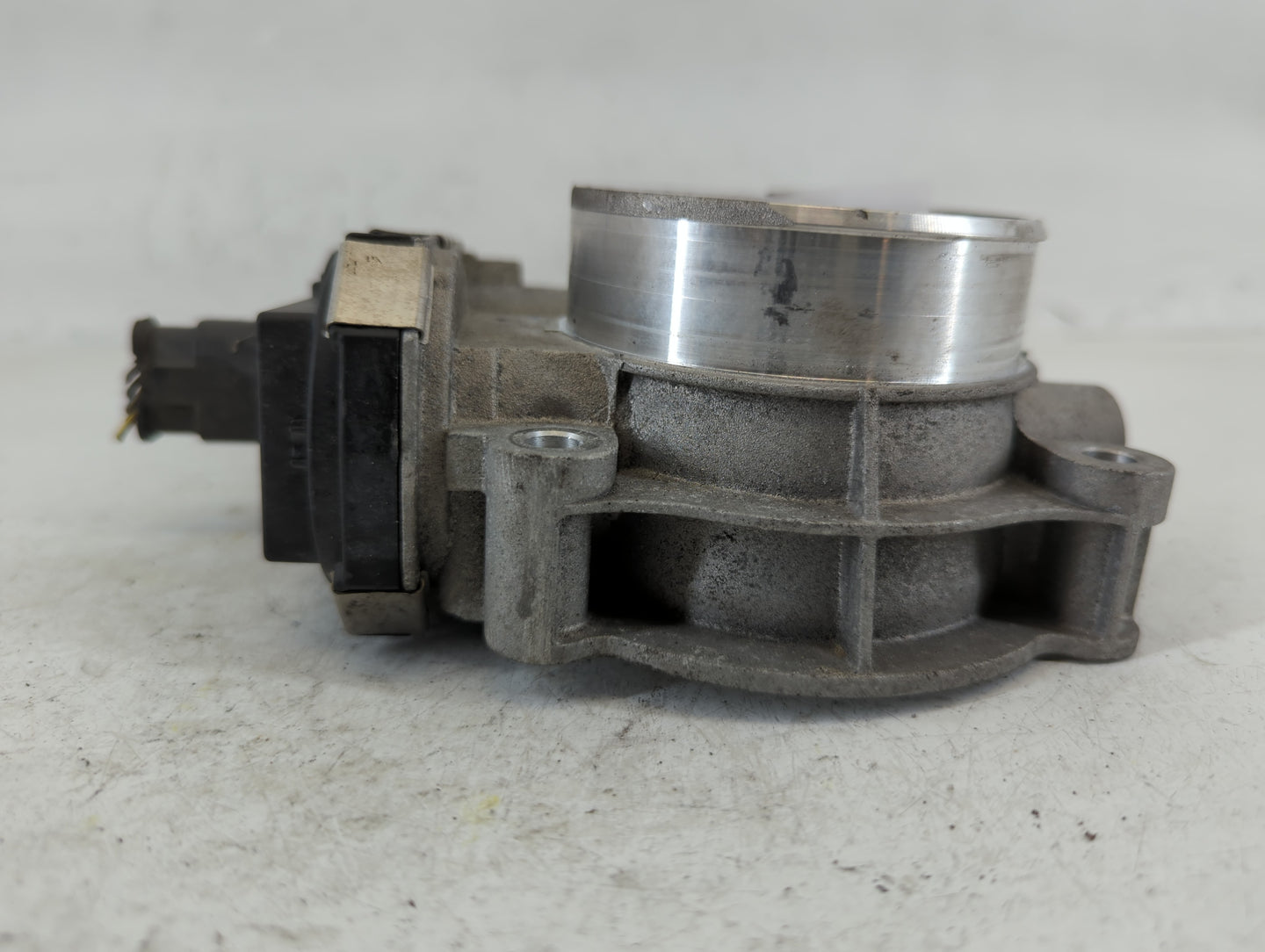 2016-2021 Chevrolet Camaro Throttle Body P/N:12671014 Fits Fits 2016 2017 2018 2019 2020 2021 2022 OEM Used Auto Parts - Oem