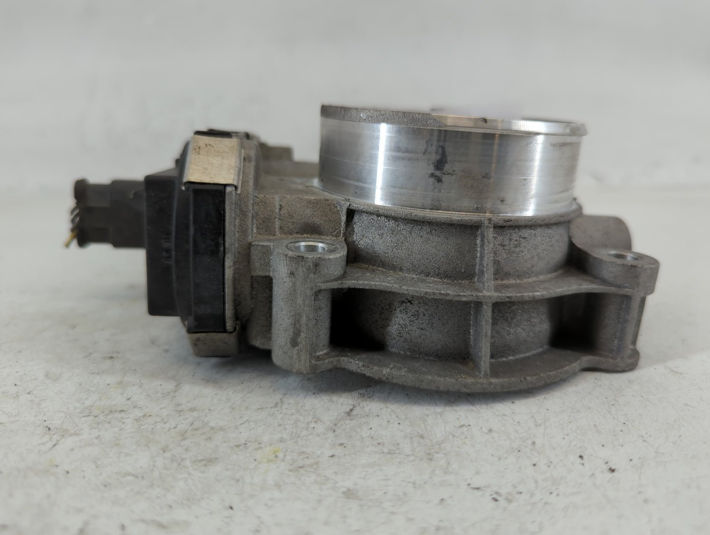 2016-2021 Chevrolet Camaro Throttle Body P/N:12671014 Fits Fits 2016 2017 2018 2019 2020 2021 2022 OEM Used Auto Parts - Oem