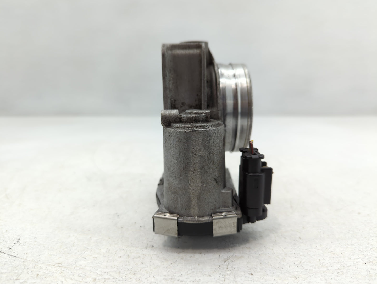 2016-2021 Chevrolet Camaro Throttle Body P/N:12681472AA Fits Fits 2013 2014 2015 2016 2017 2018 2019 2020 2021 OEM Used Auto