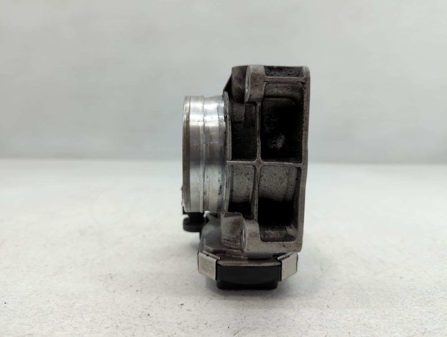 2016-2021 Chevrolet Camaro Throttle Body P/N:12681472AA Fits Fits 2013 2014 2015 2016 2017 2018 2019 2020 2021 OEM Used Auto