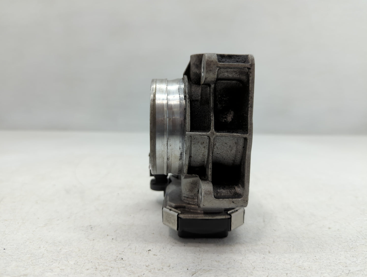 2016-2021 Chevrolet Camaro Throttle Body P/N:12681472AA Fits Fits 2013 2014 2015 2016 2017 2018 2019 2020 2021 OEM Used Auto
