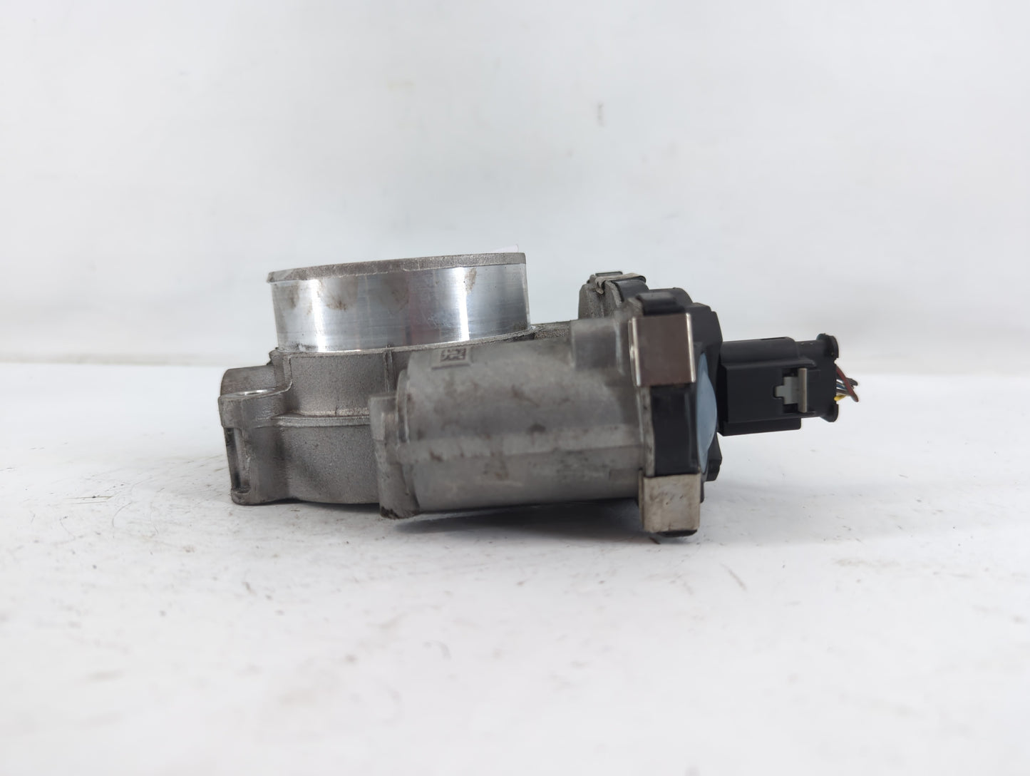 2016-2021 Chevrolet Camaro Throttle Body P/N:12671014 Fits Fits 2016 2017 2018 2019 2020 2021 2022 OEM Used Auto Parts - Oem