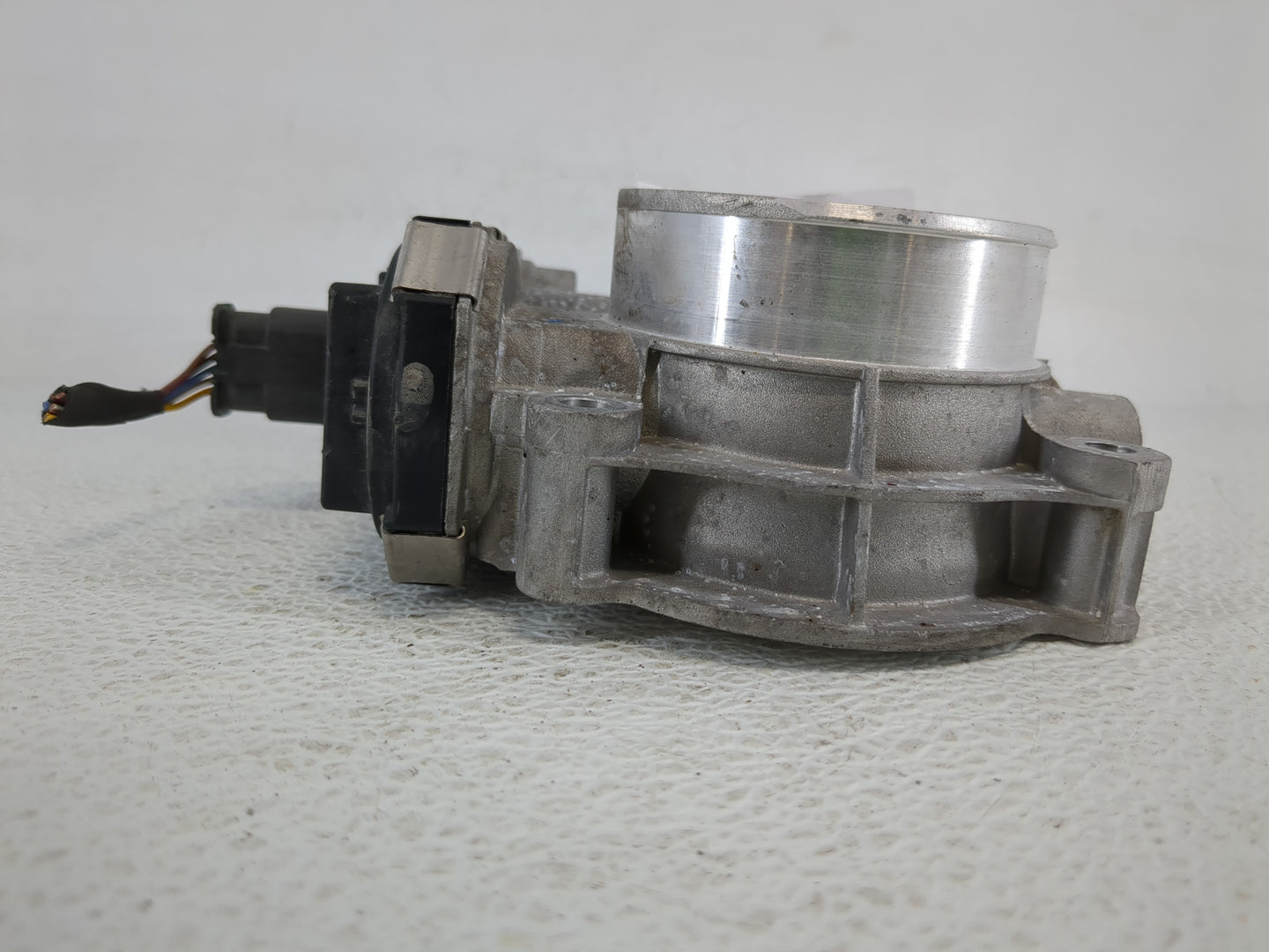 2017-2022 Chevrolet Colorado Throttle Body P/N:12671014 Fits Fits 2016 2017 2018 2019 2020 2021 2022 OEM Used Auto Parts - O