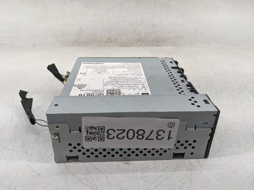 2017-2019 Chevrolet Colorado Radio AM FM Cd Player Receiver Replacement P/N:812425551 84610616 Fits Fits 2017 2018 2019 OEM Used Auto Parts