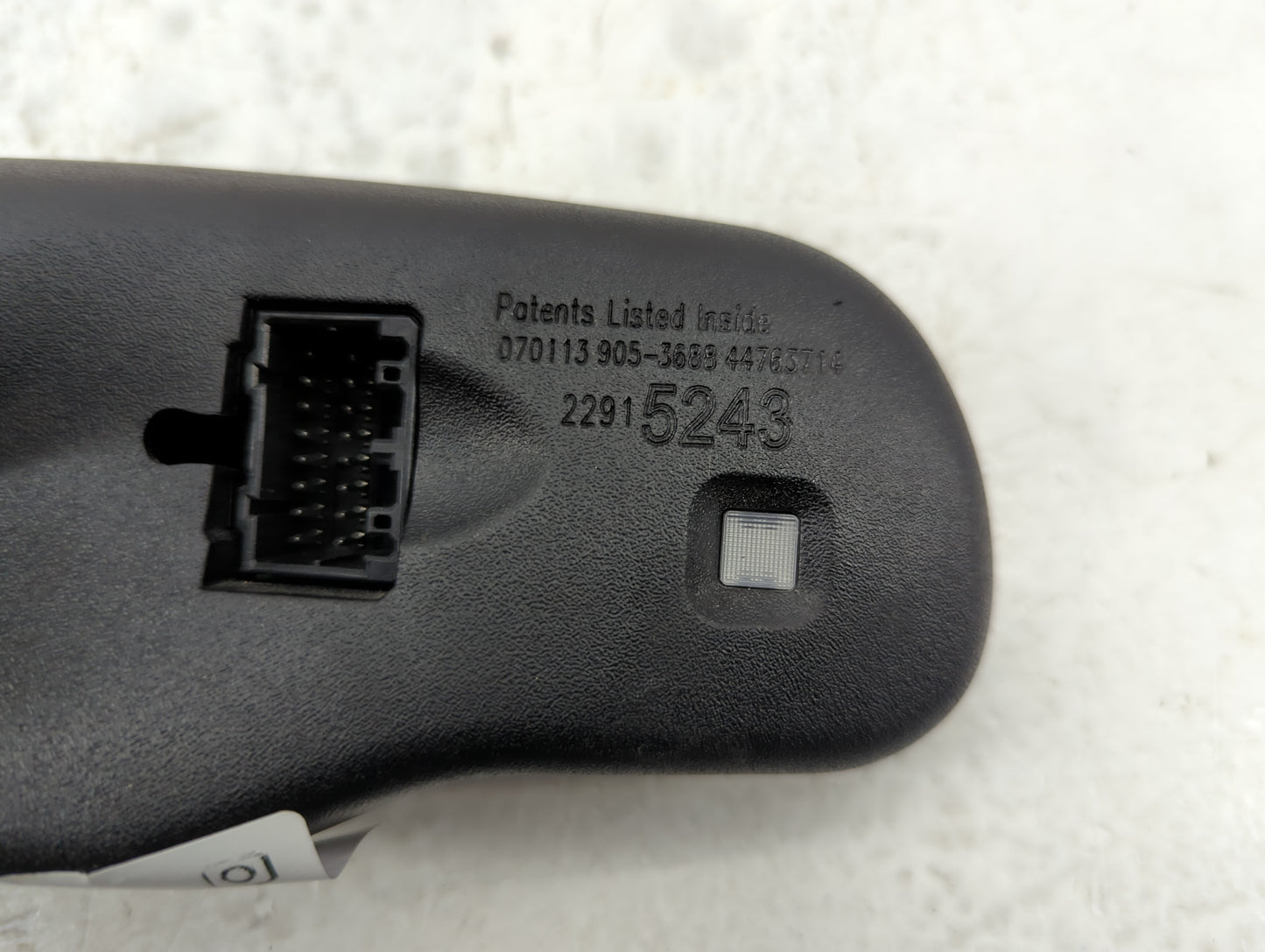 2015-2022 Chevrolet Colorado Interior Rear View Mirror Replacement OEM P/N:22915243 E11026151 Fits OEM Used Auto Parts - Oem