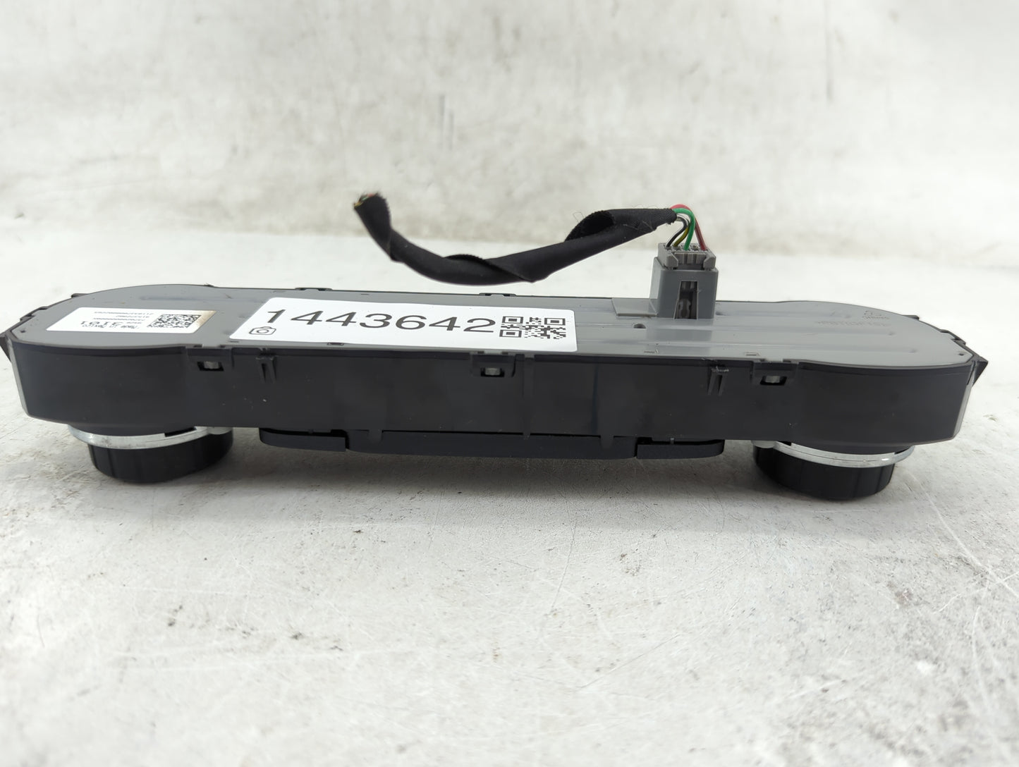2015-2022 Chevrolet Colorado Climate Control Module Temperature AC/Heater Replacement P/N:815372982 Fits OEM Used Auto Parts