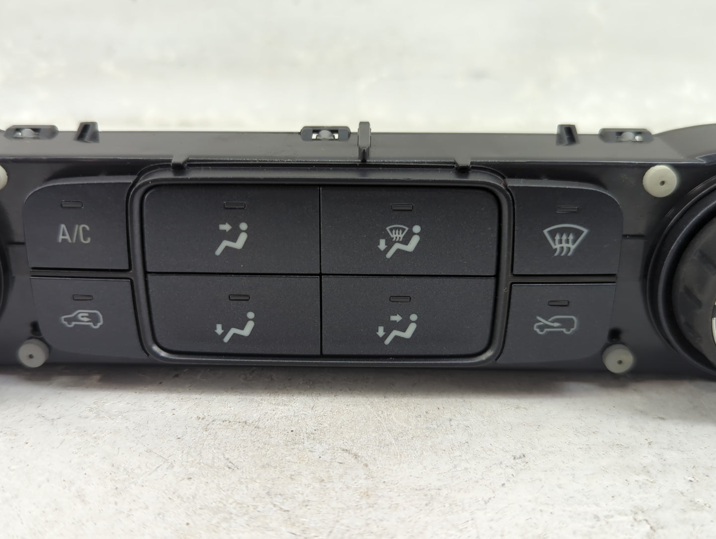 2015-2022 Chevrolet Colorado Climate Control Module Temperature AC/Heater Replacement P/N:815372982 Fits OEM Used Auto Parts