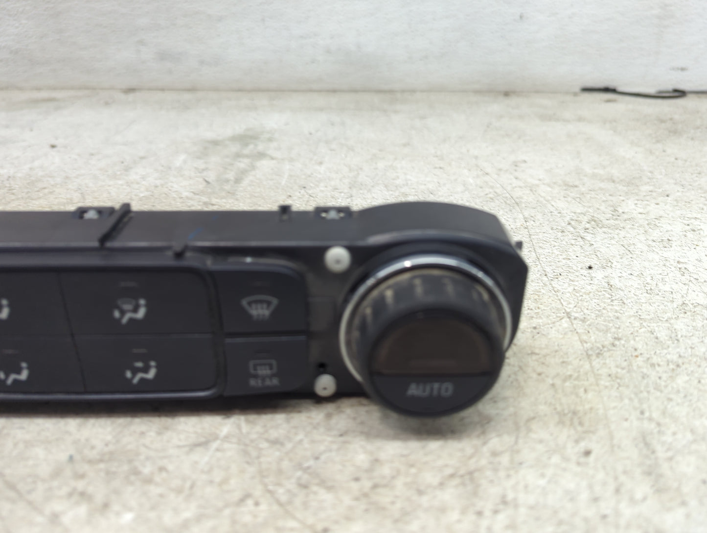 2019 Chevrolet Colorado Climate Control Module Temperature AC/Heater Replacement Fits OEM Used Auto Parts - Oemusedautoparts