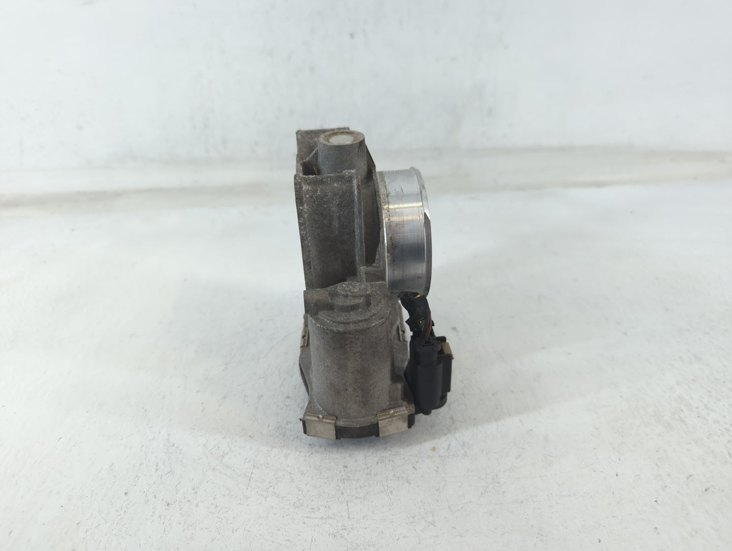 2016-2022 Chevrolet Colorado Throttle Body P/N:12670839AA Fits Fits 2016 2017 2018 2019 2020 2021 2022 OEM Used Auto Parts -