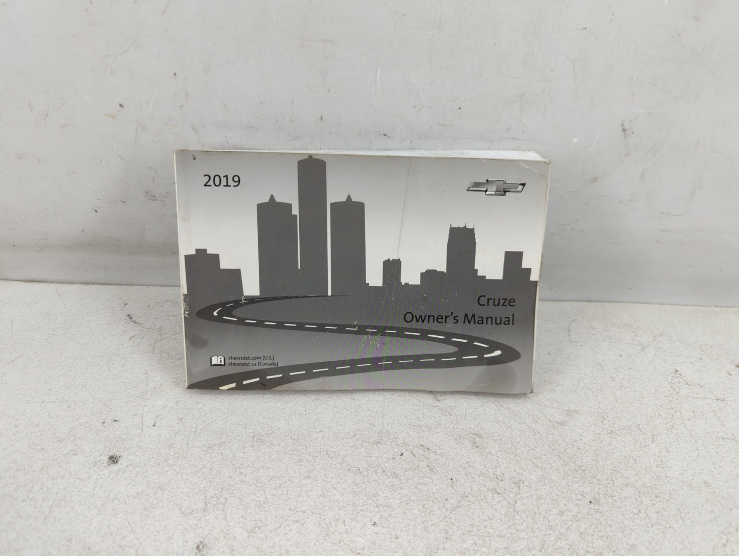 2019 Chevrolet Cruze Owners Manual Book Guide P/N:84169515 A OEM Used Auto Parts - Oemusedautoparts1.com