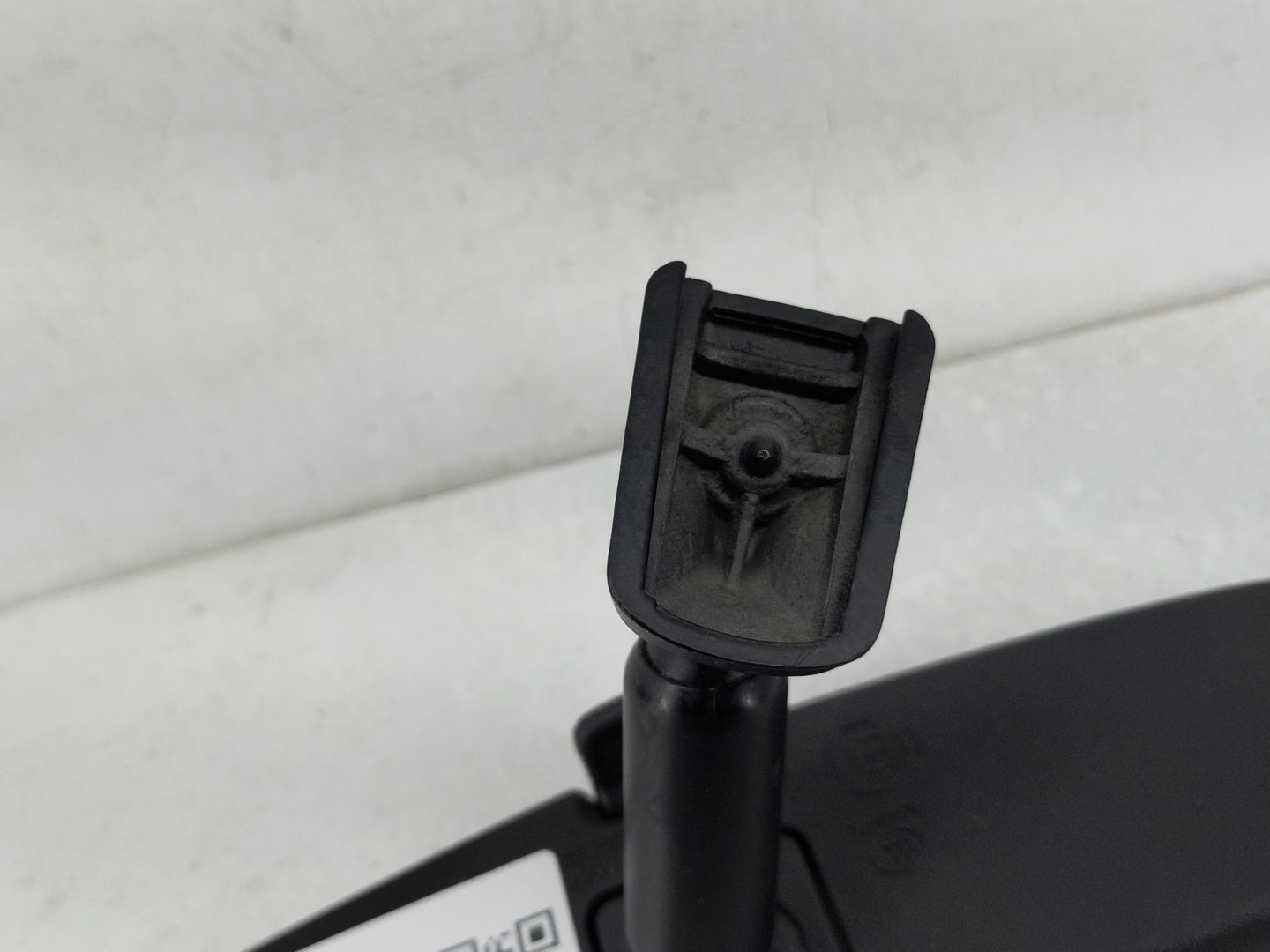 2011-2019 Chevrolet Cruze Interior Rear View Mirror Replacement OEM P/N:E11026150 Fits OEM Used Auto Parts - Oemusedautopart