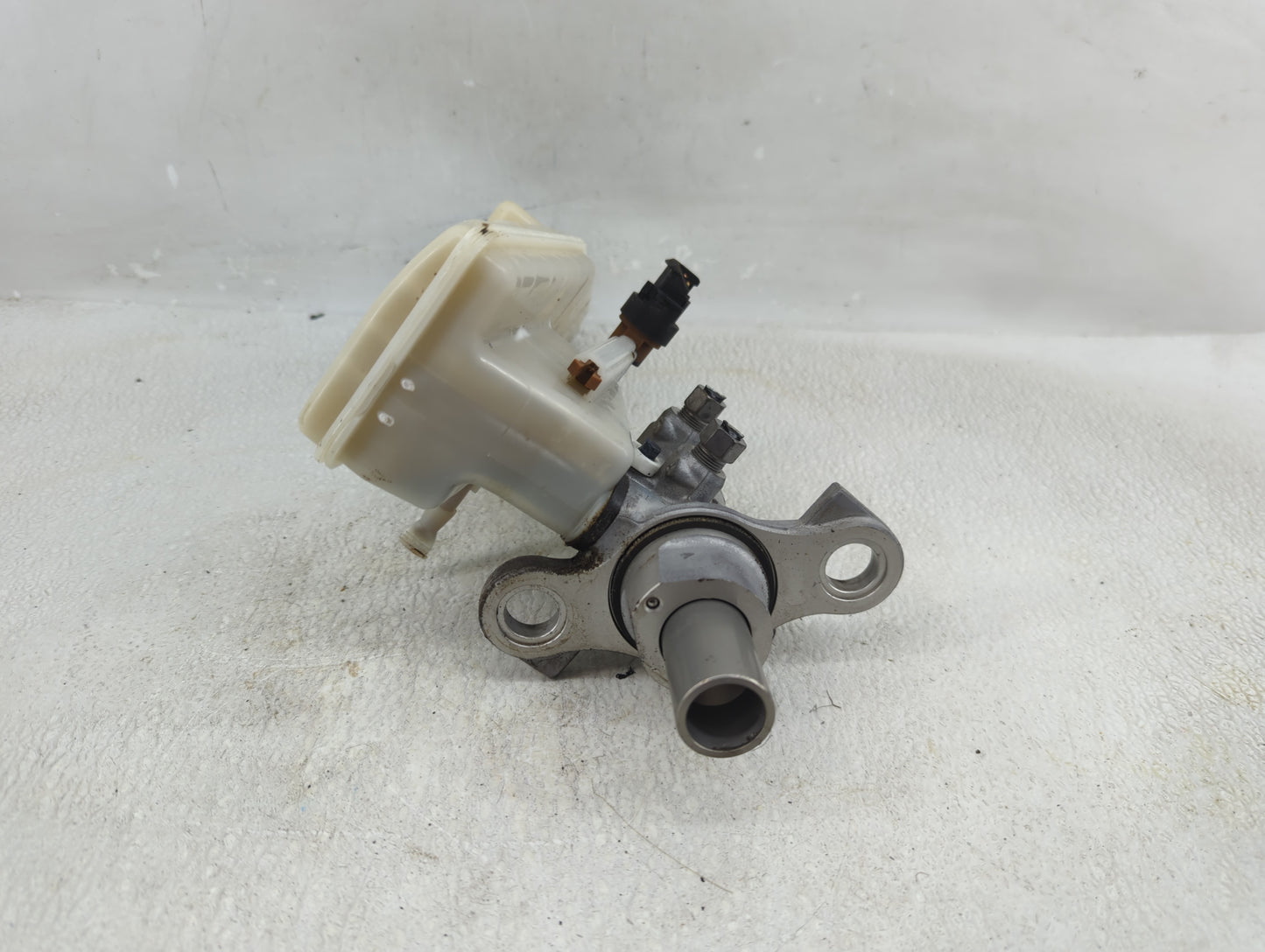 2016-2019 Chevrolet Cruze Brake Master Cylinder - Oemusedautoparts1.com