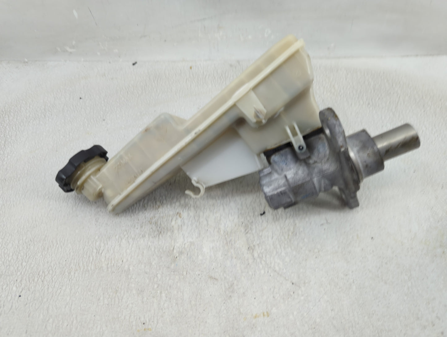 2016-2019 Chevrolet Cruze Brake Master Cylinder - Oemusedautoparts1.com