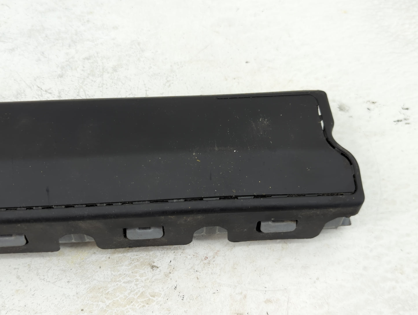 2018-2019 Chevrolet Cruze Air Bag Passenger Right Knee OEM P/N:22823445 Fits Fits 2018 2019 OEM Used Auto Parts - Oemusedaut