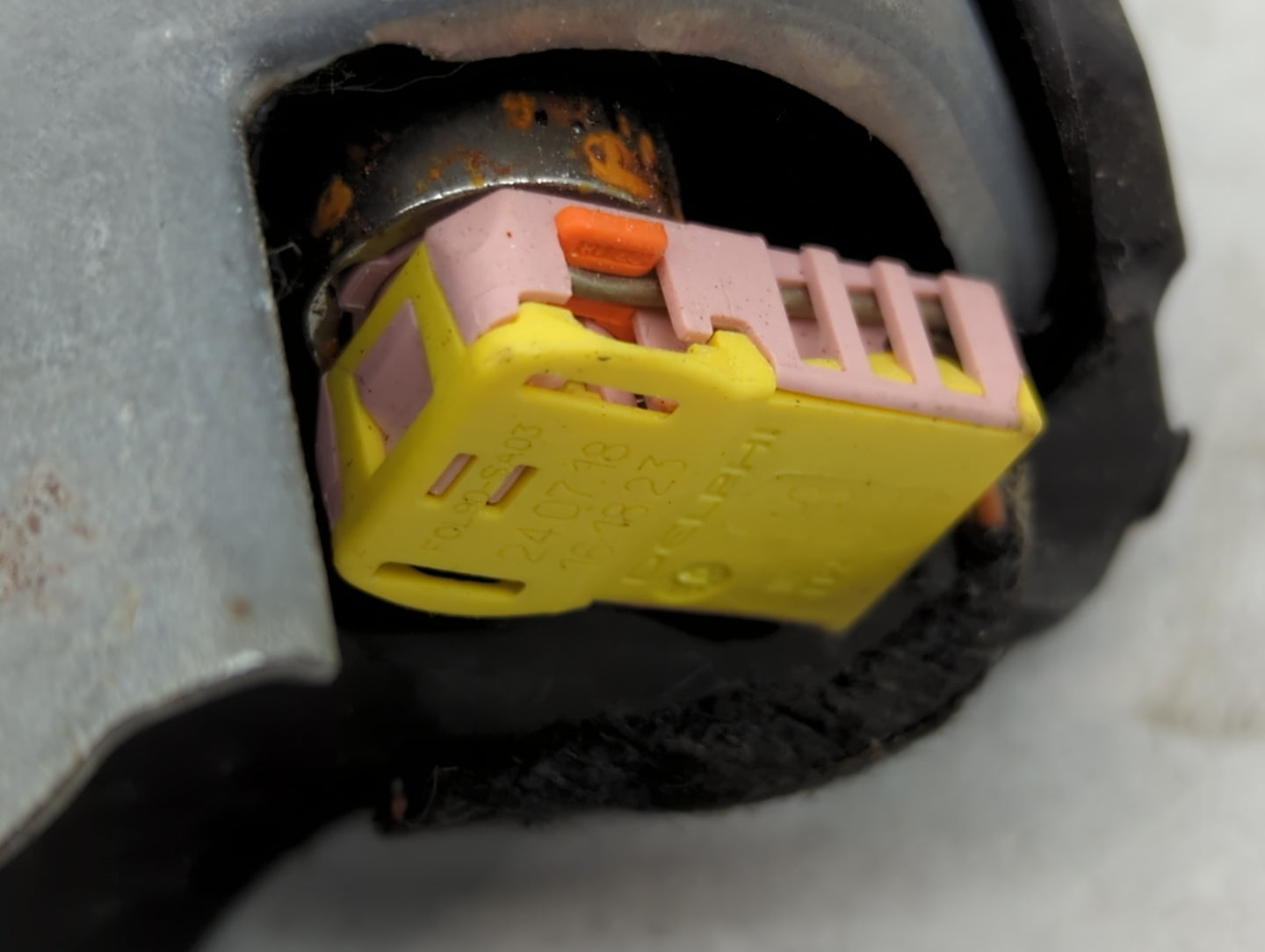 2018-2019 Chevrolet Cruze Air Bag Passenger Right Knee OEM P/N:22823445 Fits Fits 2018 2019 OEM Used Auto Parts - Oemusedaut