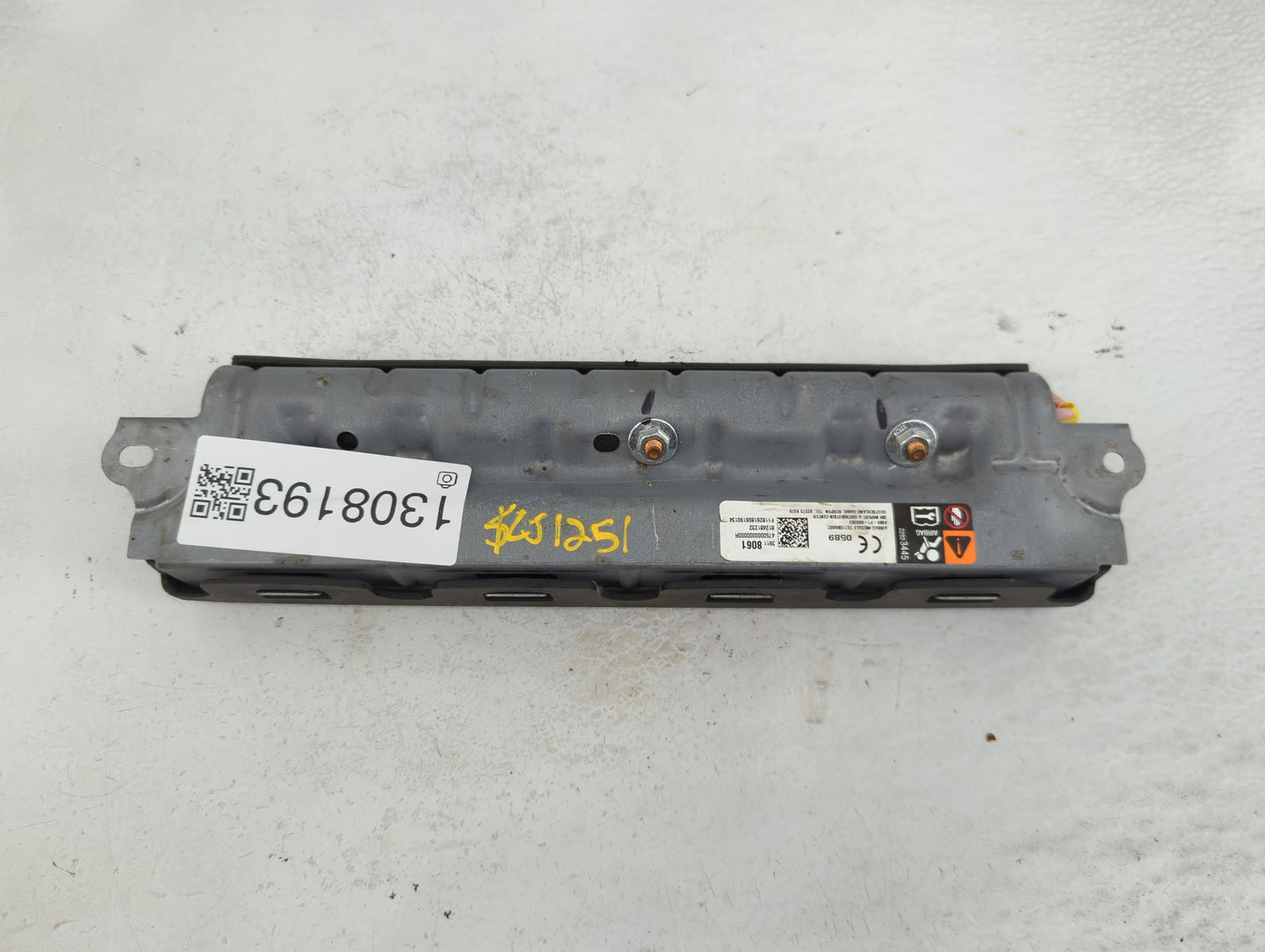 2018-2019 Chevrolet Cruze Air Bag Passenger Right Knee OEM P/N:22823445 Fits Fits 2018 2019 OEM Used Auto Parts - Oemusedaut