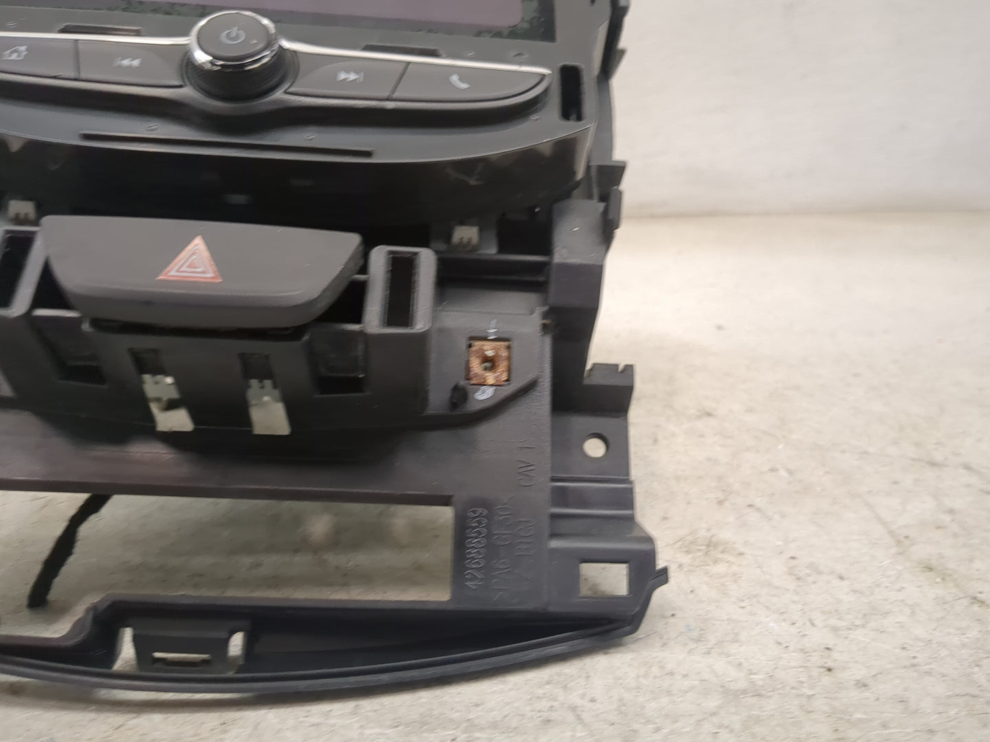 2019 Chevrolet Cruze Radio AM FM Cd Player Receiver Replacement P/N:42688806 42698806, 555343750 Fits OEM Used Auto Parts - 