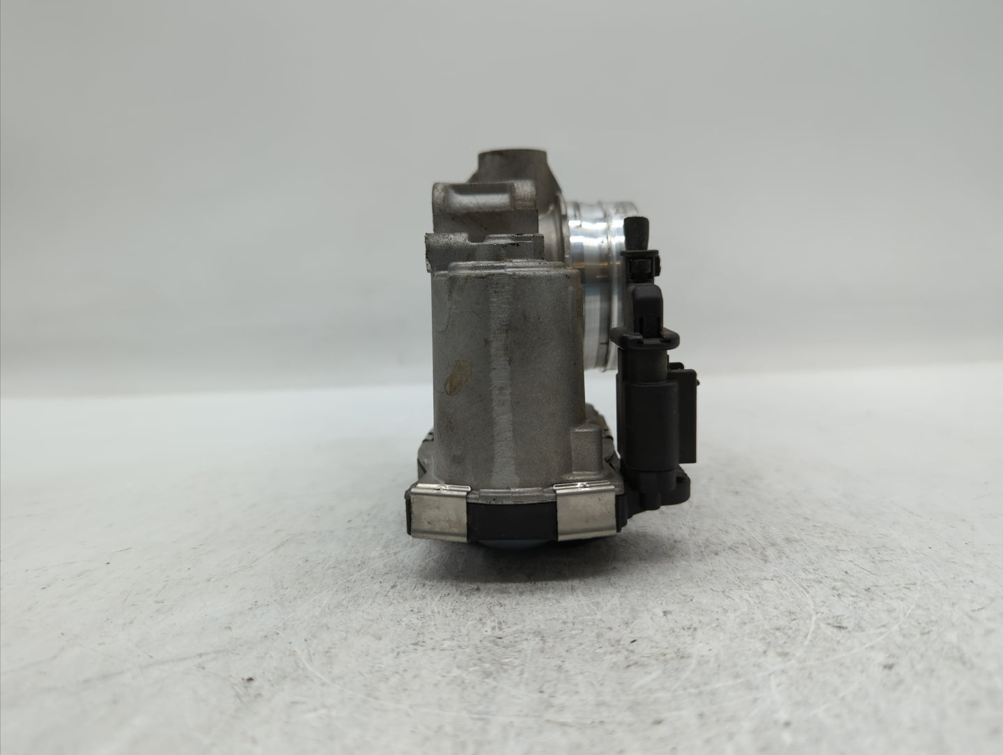 2017-2018 Chevrolet Cruze Throttle Body P/N:12671379AA Fits Fits 2017 2018 OEM Used Auto Parts - Oemusedautoparts1.com