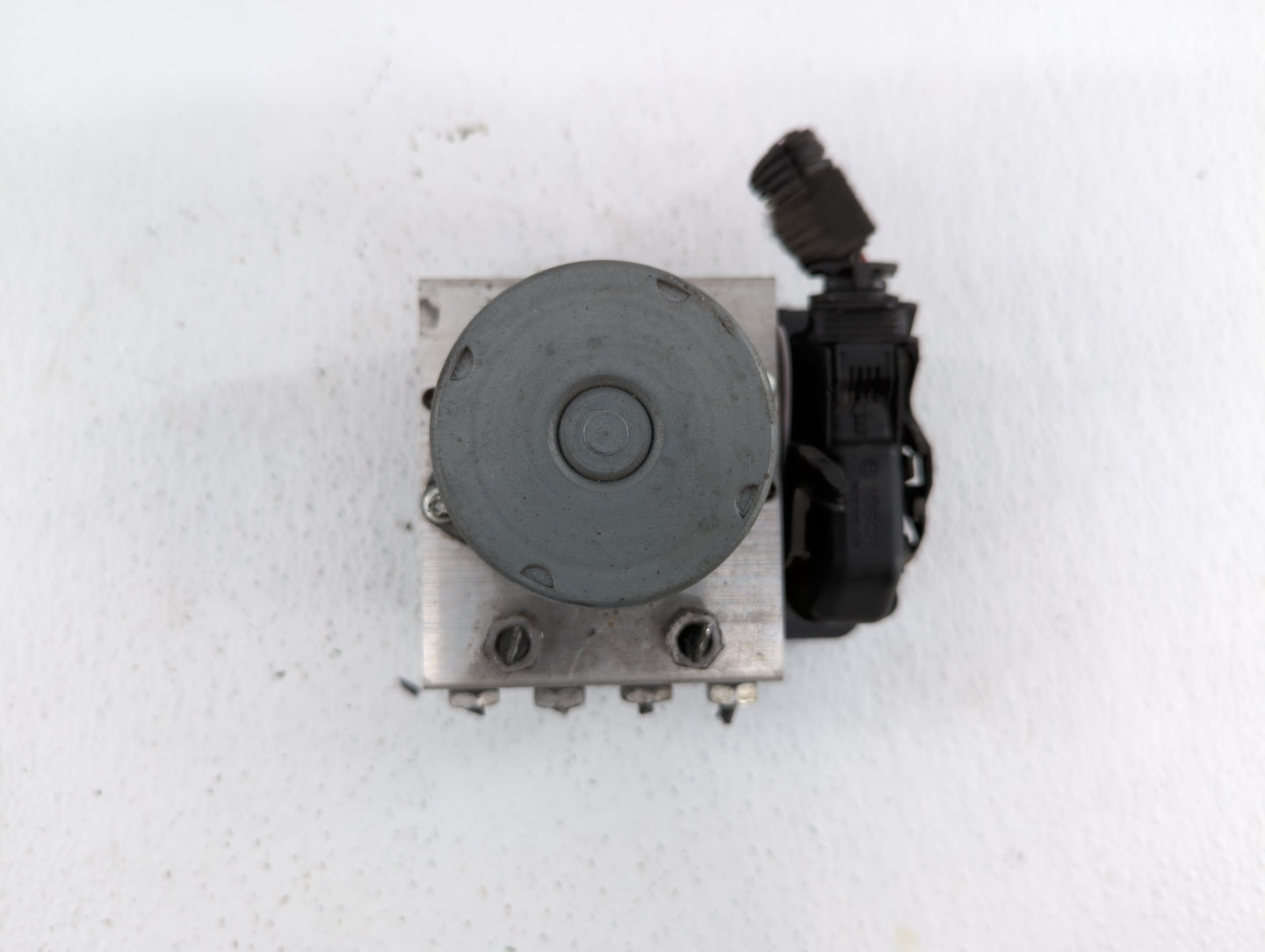 2019 Chevrolet Cruze ABS Pump Control Module Replacement P/N:39126645 Fits OEM Used Auto Parts - Oemusedautoparts1.com