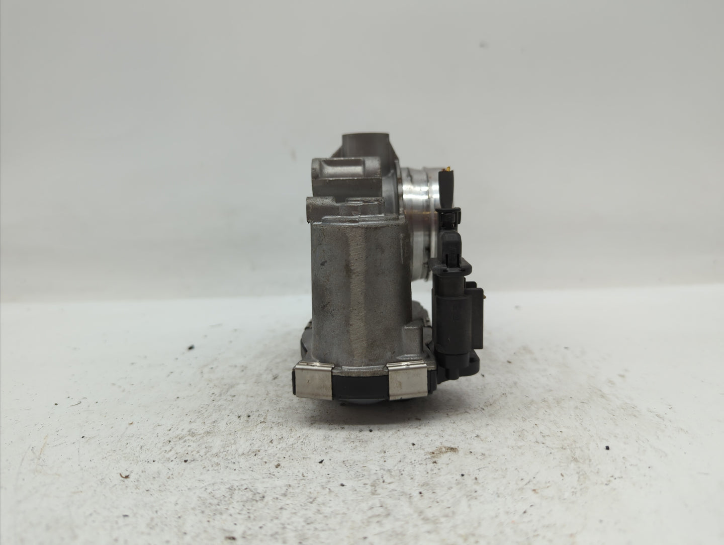 2017-2018 Chevrolet Cruze Throttle Body P/N:12671379AA Fits Fits 2017 2018 OEM Used Auto Parts - Oemusedautoparts1.com