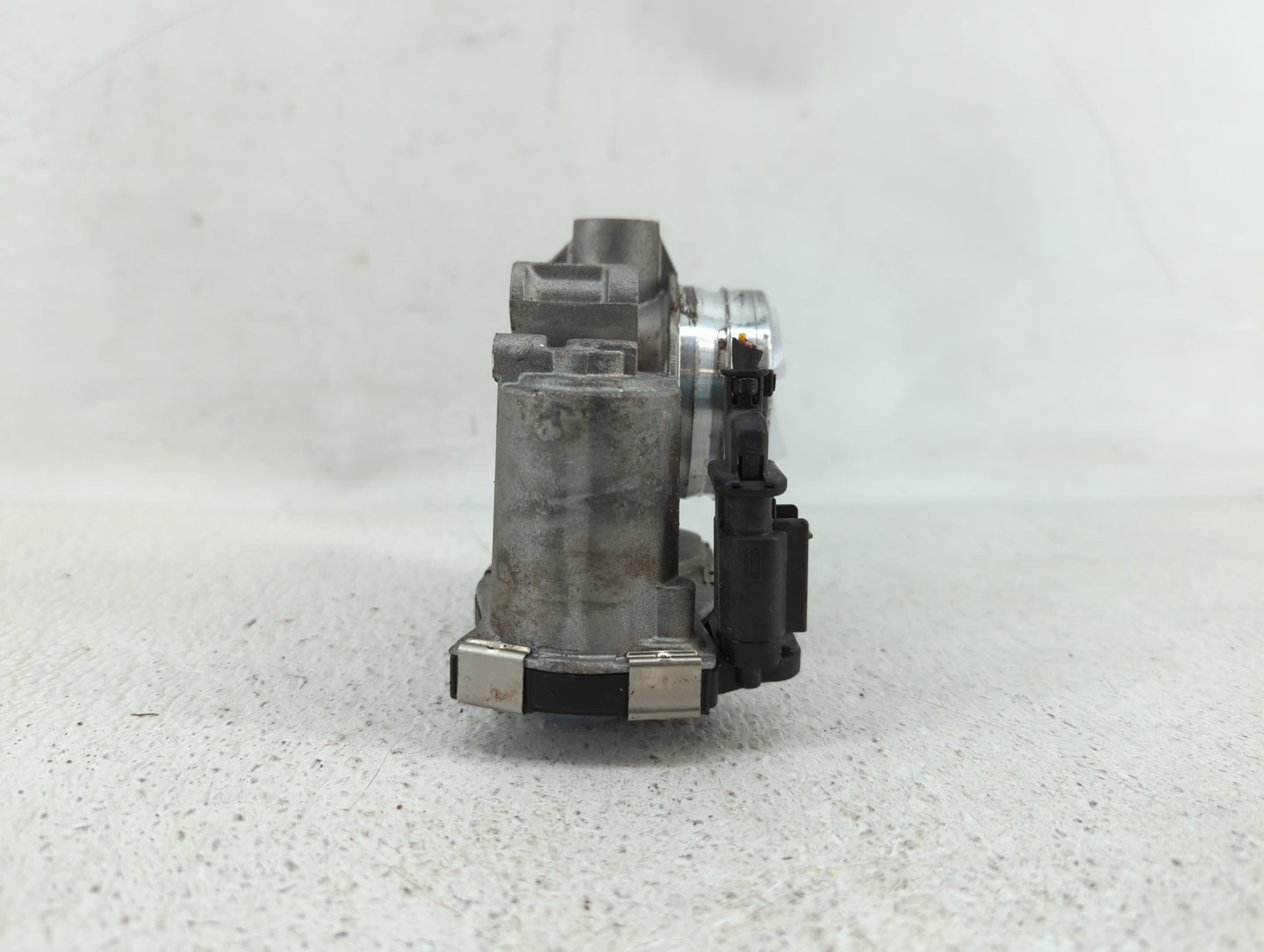 2017-2018 Chevrolet Cruze Throttle Body P/N:12671379AA Fits Fits 2017 2018 OEM Used Auto Parts - Oemusedautoparts1.com