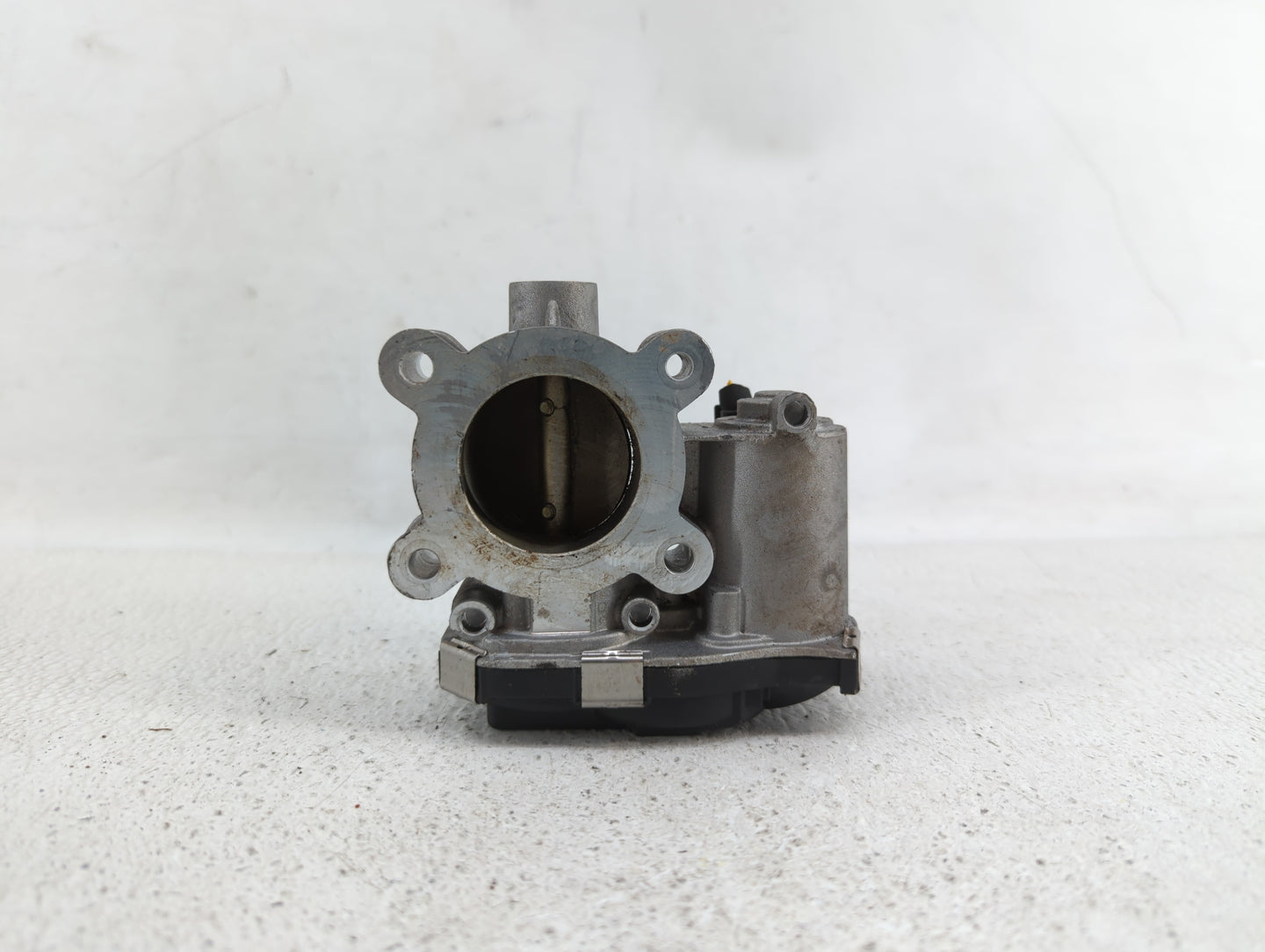 2017-2018 Chevrolet Cruze Throttle Body P/N:12671379AA Fits Fits 2017 2018 OEM Used Auto Parts - Oemusedautoparts1.com