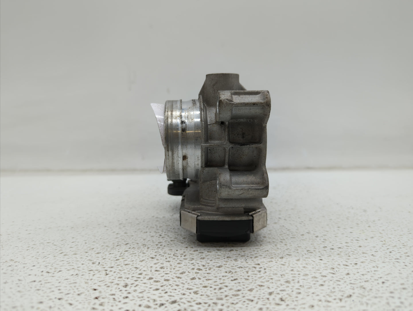 2017-2018 Chevrolet Cruze Throttle Body P/N:12671379AA Fits Fits 2017 2018 OEM Used Auto Parts - Oemusedautoparts1.com