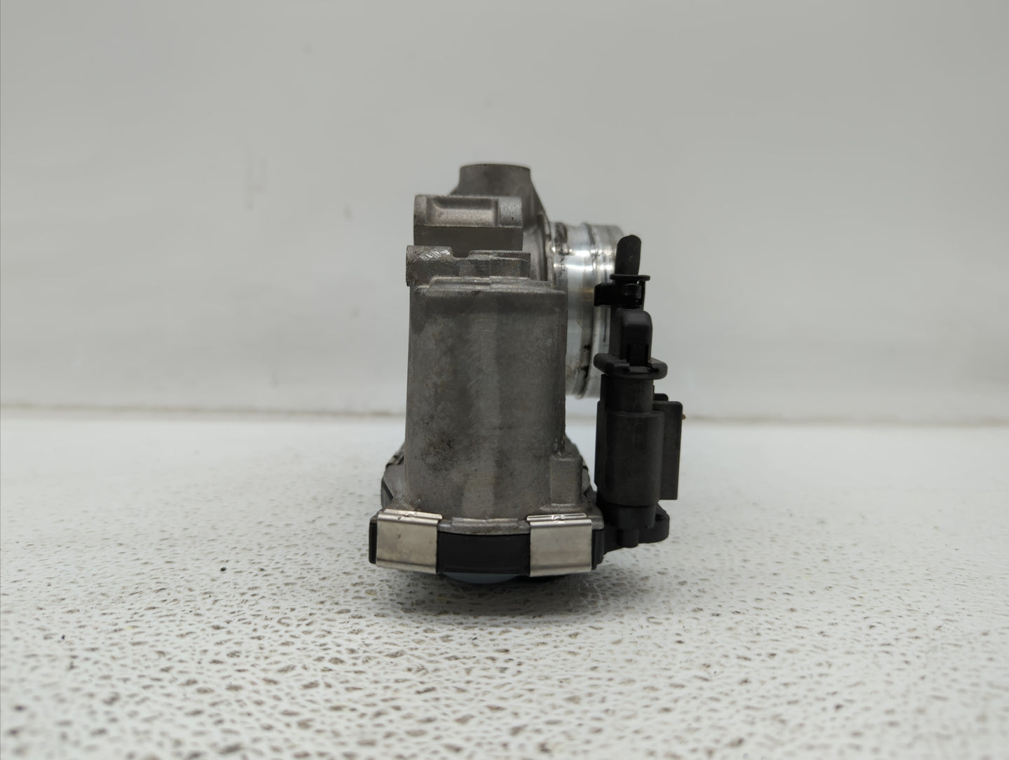 2017-2018 Chevrolet Cruze Throttle Body P/N:12671379AA Fits Fits 2017 2018 OEM Used Auto Parts - Oemusedautoparts1.com